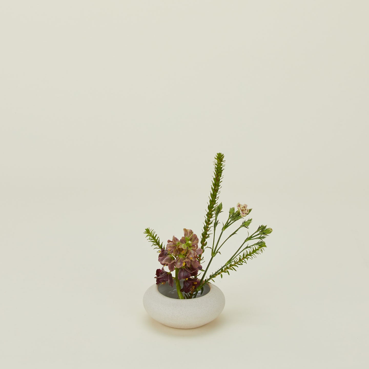 Stoneware Ikebana Vase in Natural in Medium size with flowers.