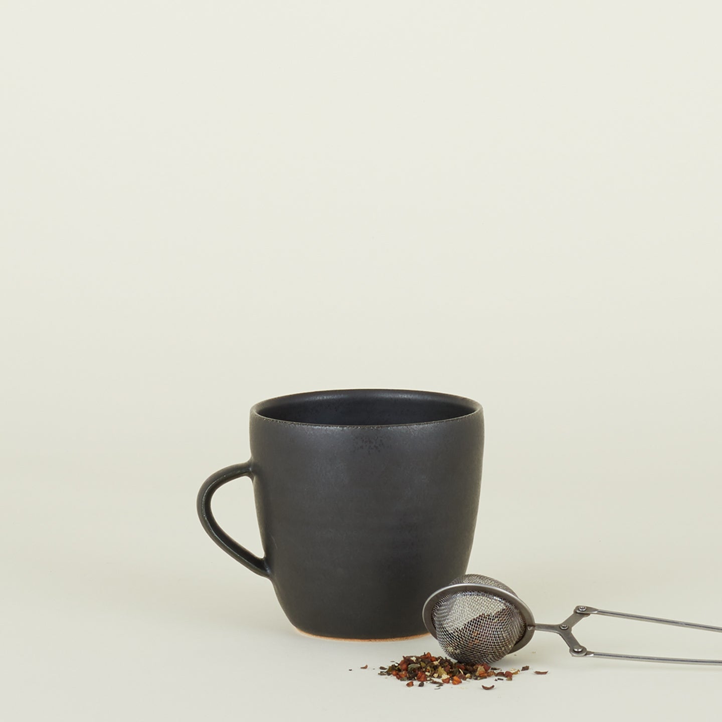 Stoneware Mug in Black with tea strainer.
