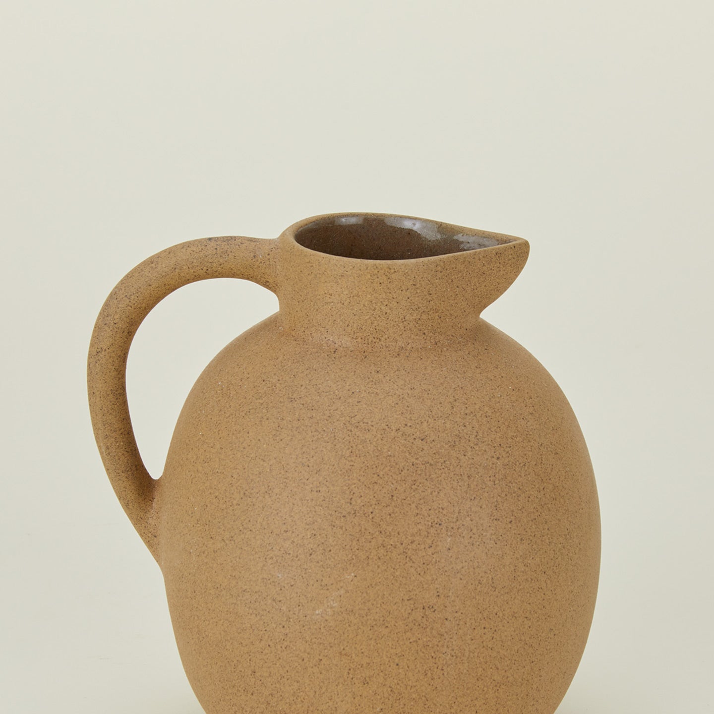 Bolat pitcher detail