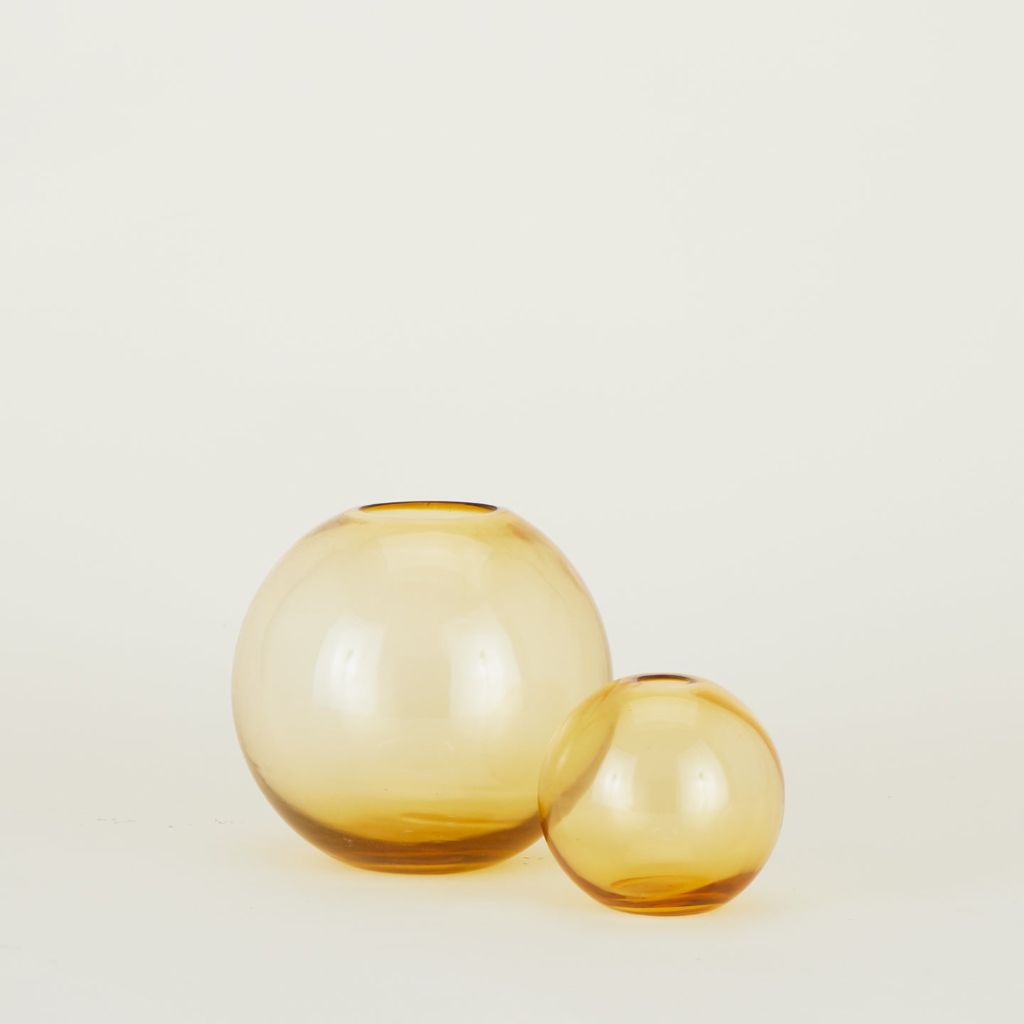 Aurora vase family in amber