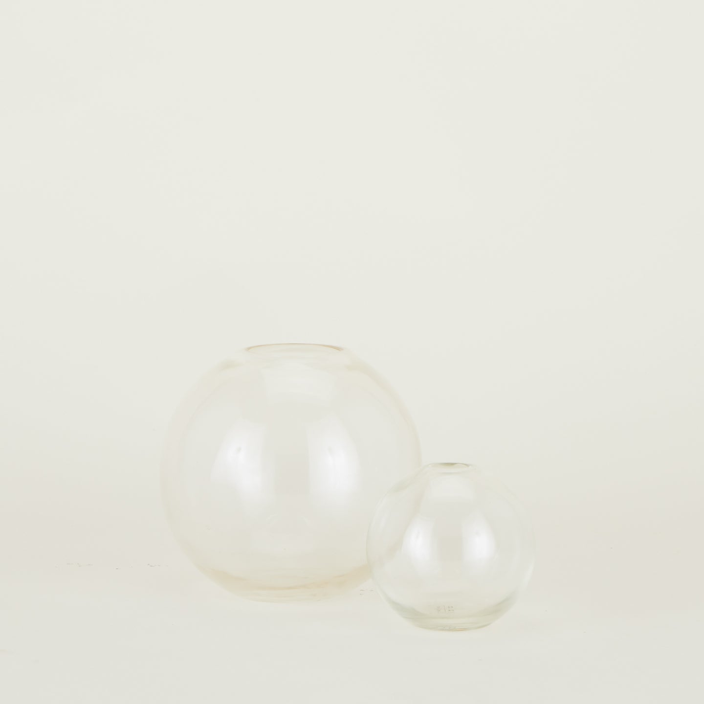 Aurora sphere vase family in clear