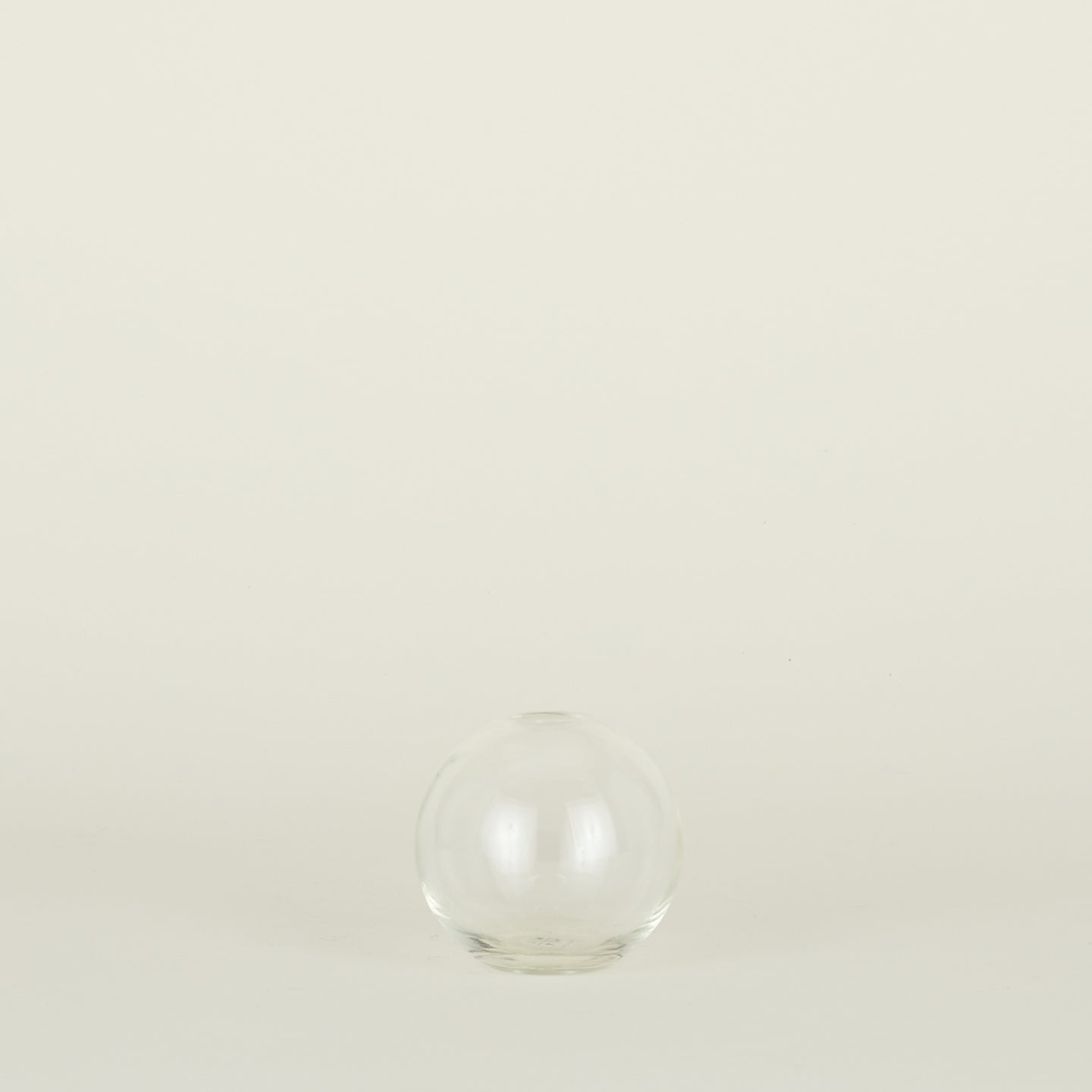 Small aurora sphere vase in clear