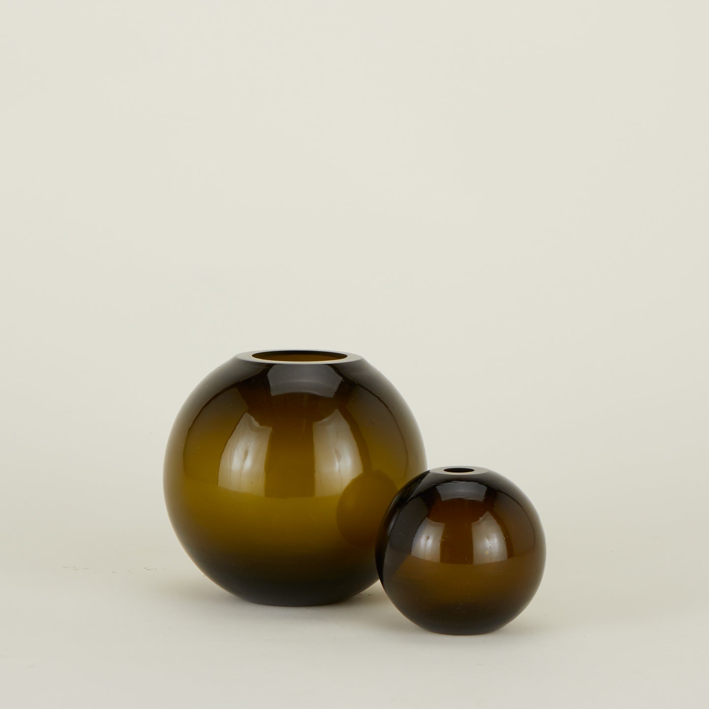 Aurora sphere vase family in olive