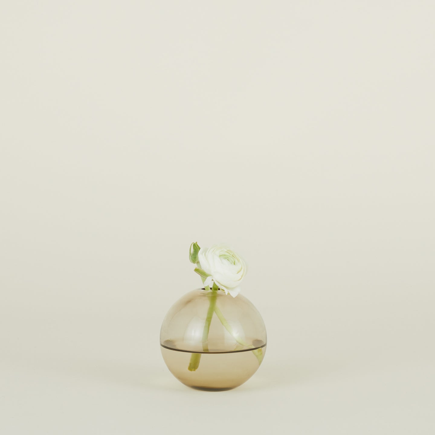 Small aurora sphere vase in smoke with flowers
