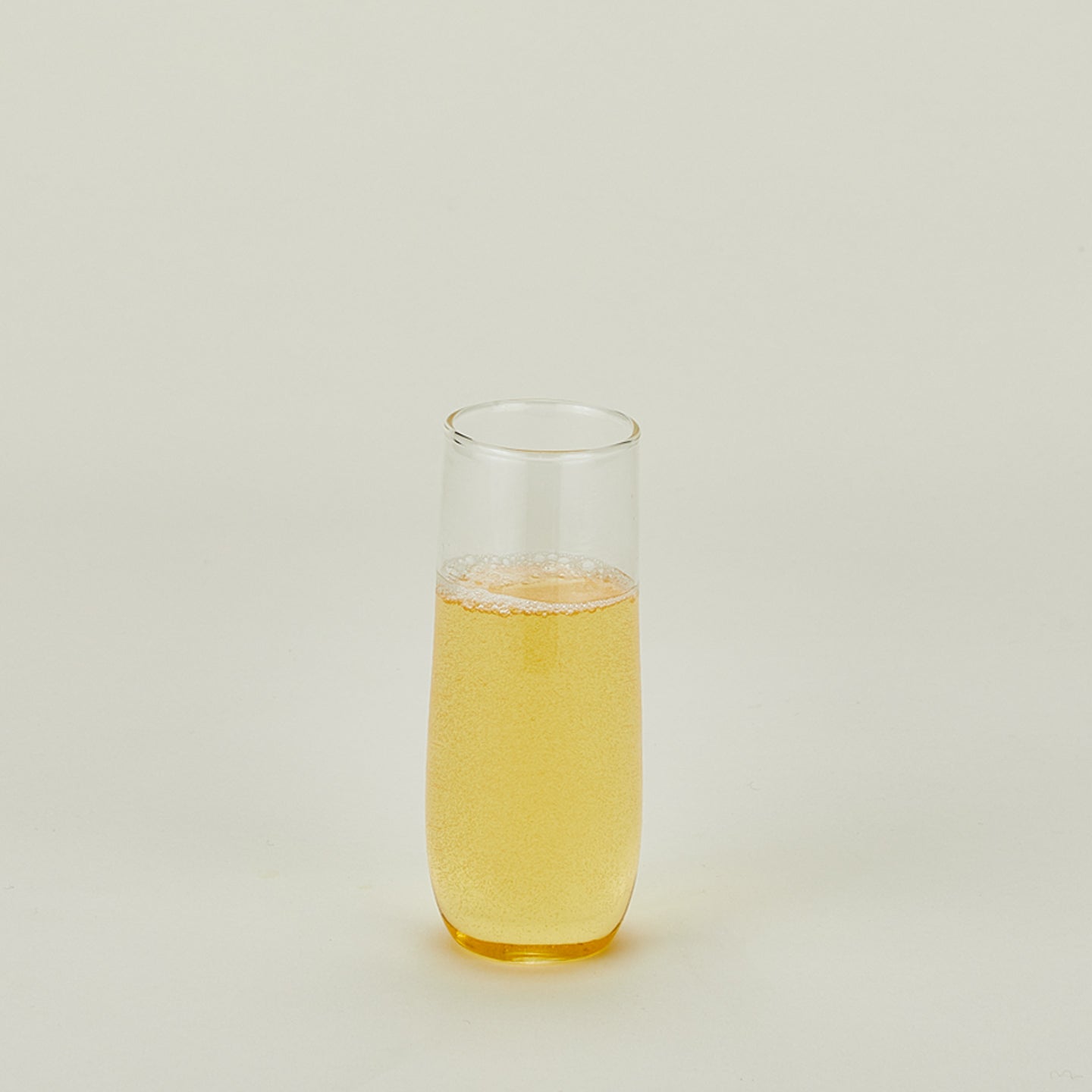 Individual boreal flute with champagne