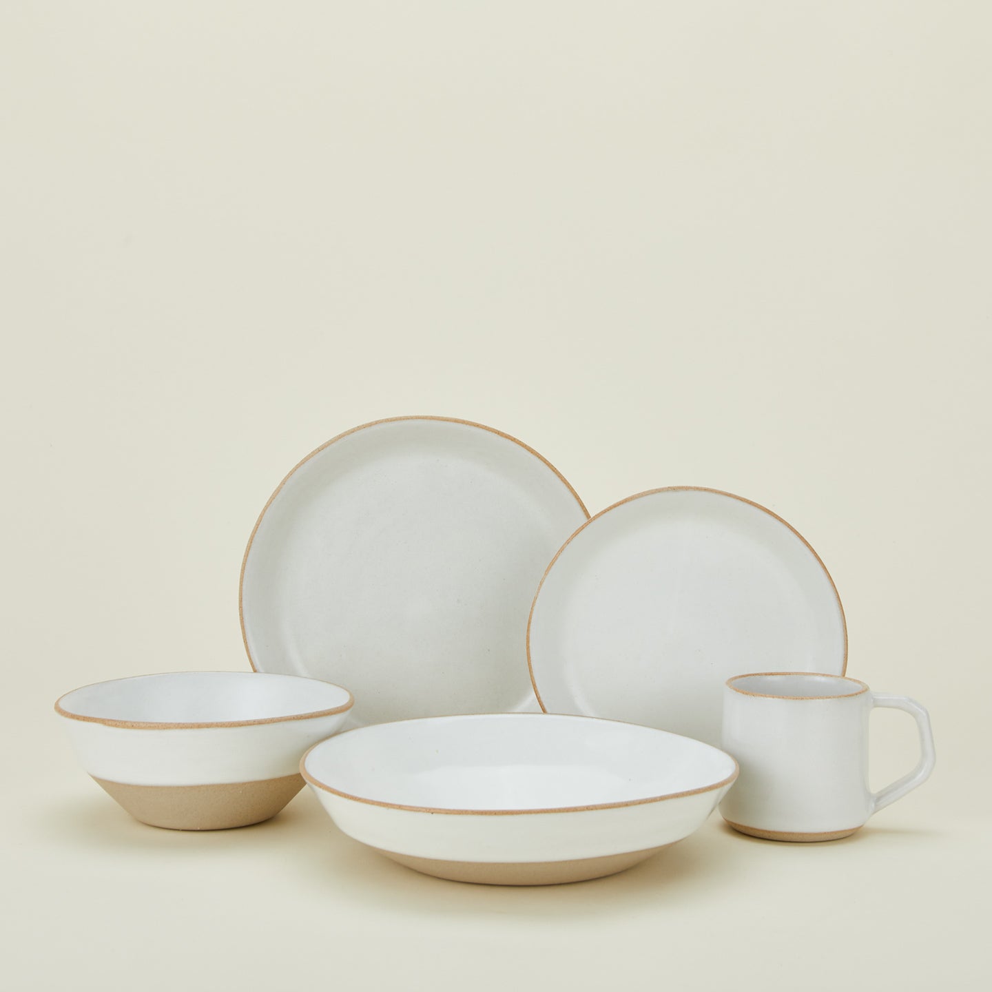 Convivial minimal dinnerware family