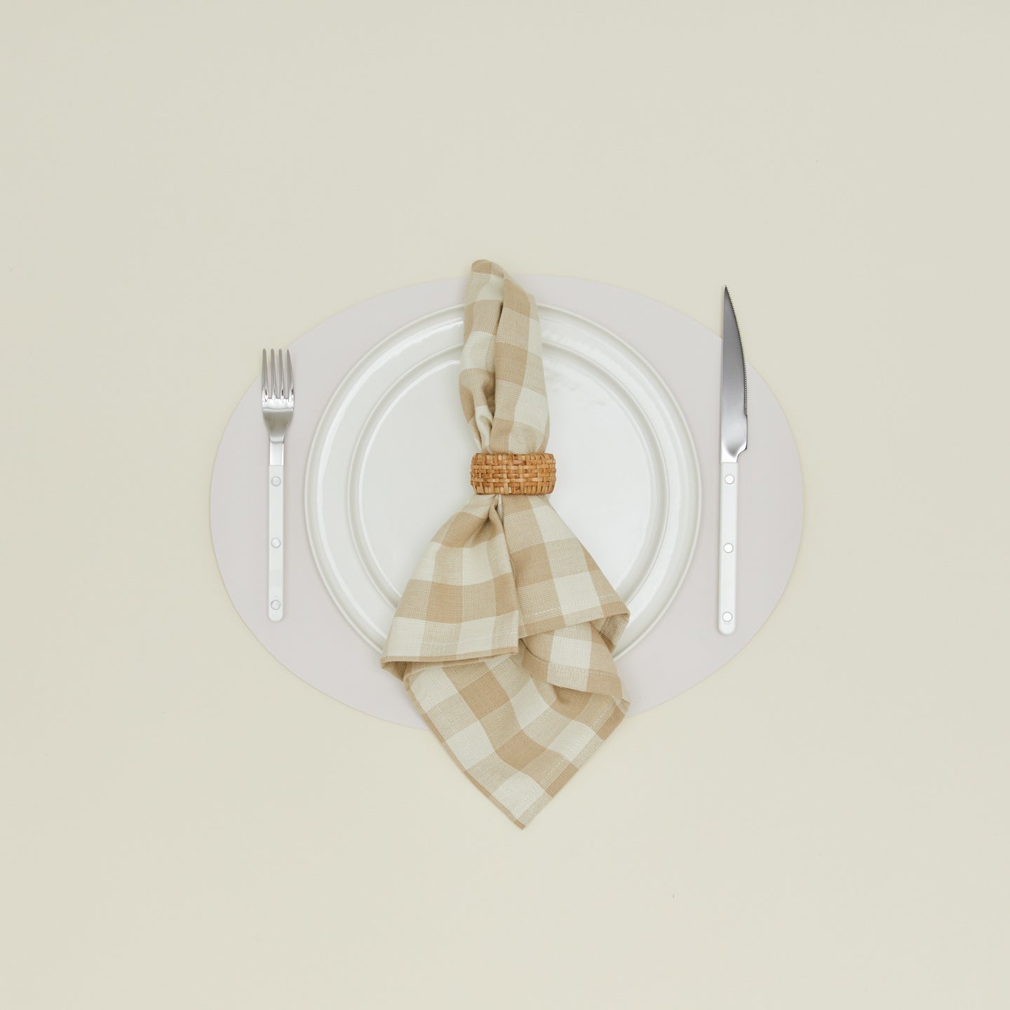 Rattan napkin ring with napkin and placesetting