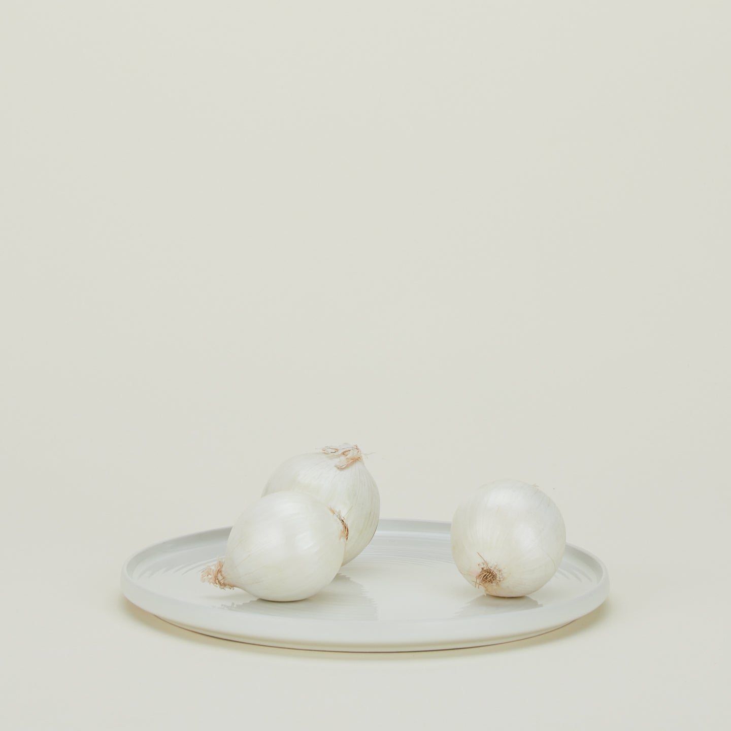 Essential Serving Platter in Bone with onions.