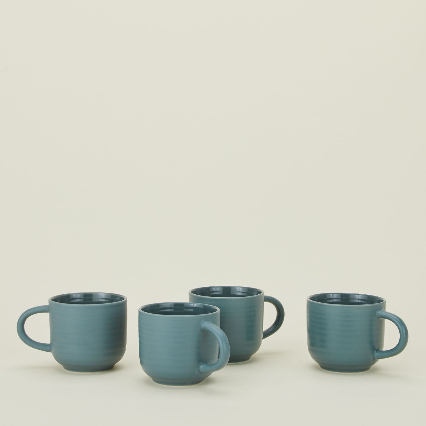Set of 4 essential dinnerware mugs in peacock
