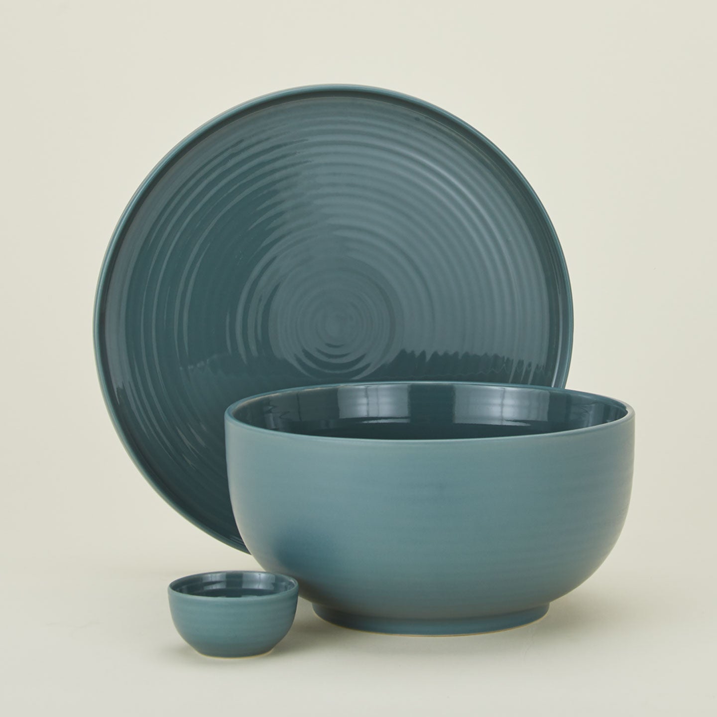 Essential serveware set in peacock with platter serving bowl and extra small bowl