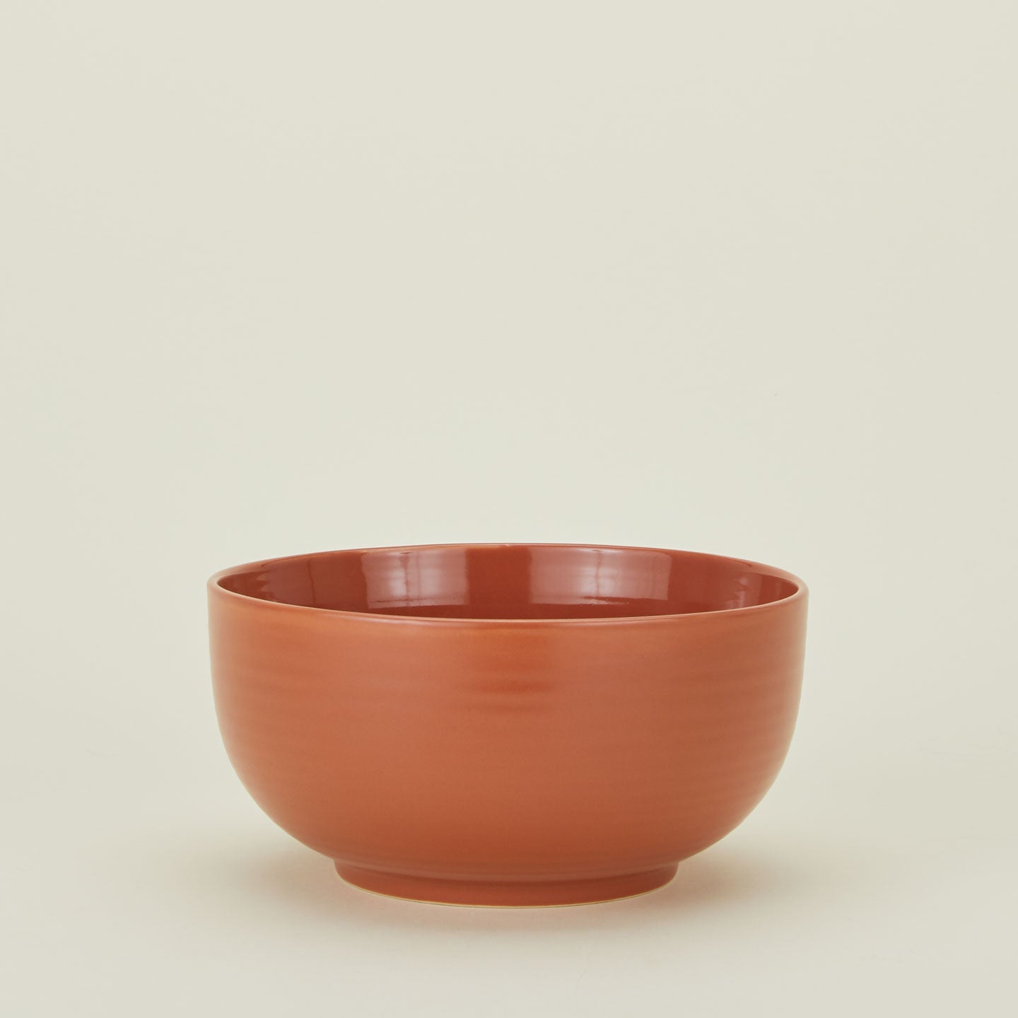 Essential serving bowl in terracotta