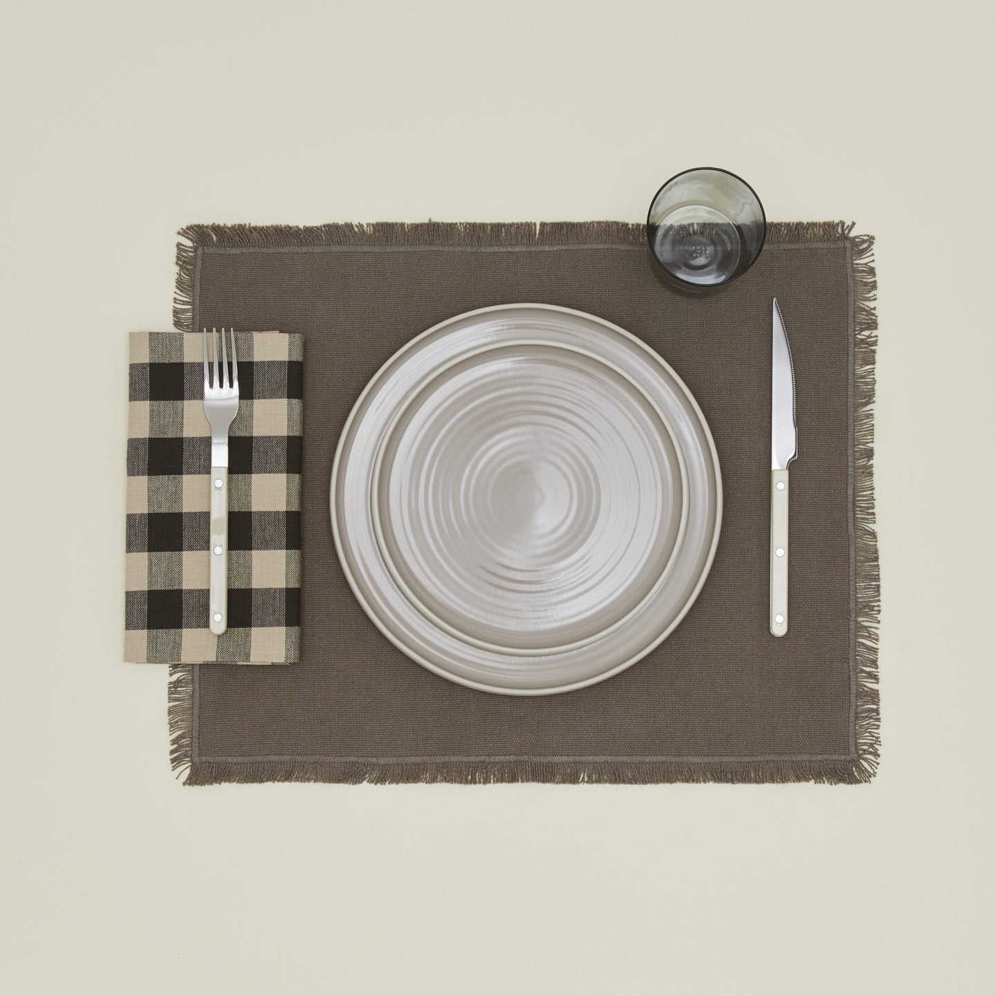 Essential gingham napkin with place setting
