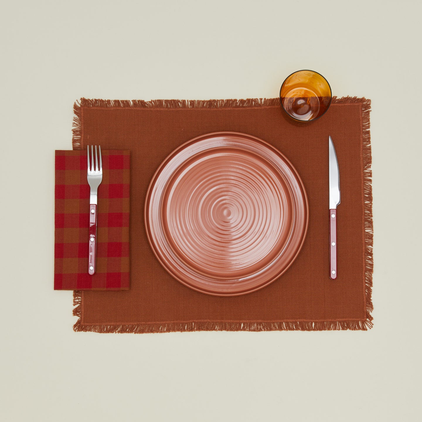 Essential Gingham napkin in red/terracotta with place setting