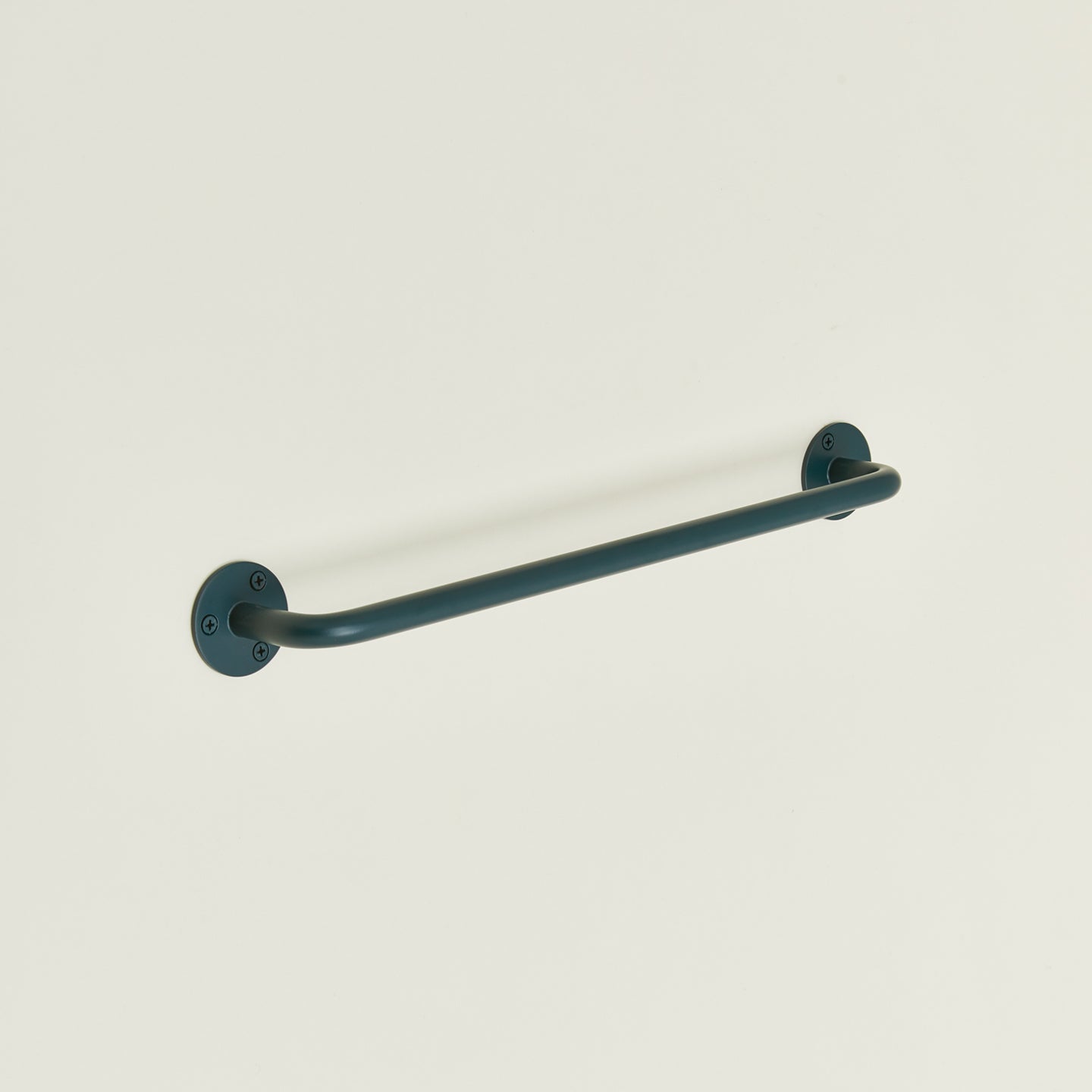 Small towel bar in Dark Peacock.