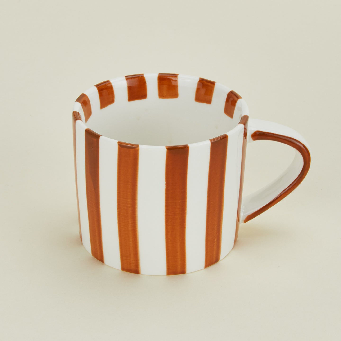 Detailed view of Fodory brown striped mug