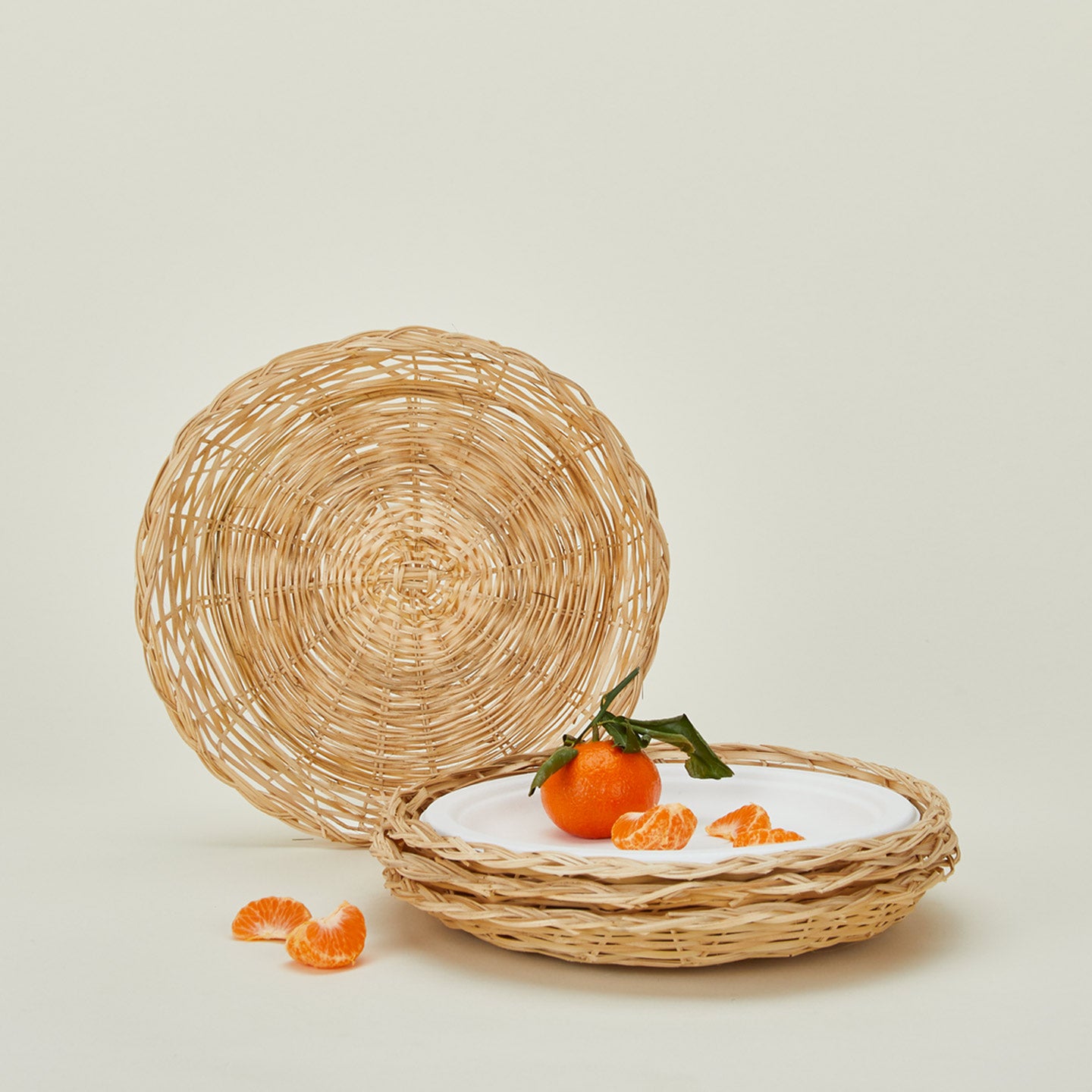 Bamboo plate holders, set of 4 with clementines