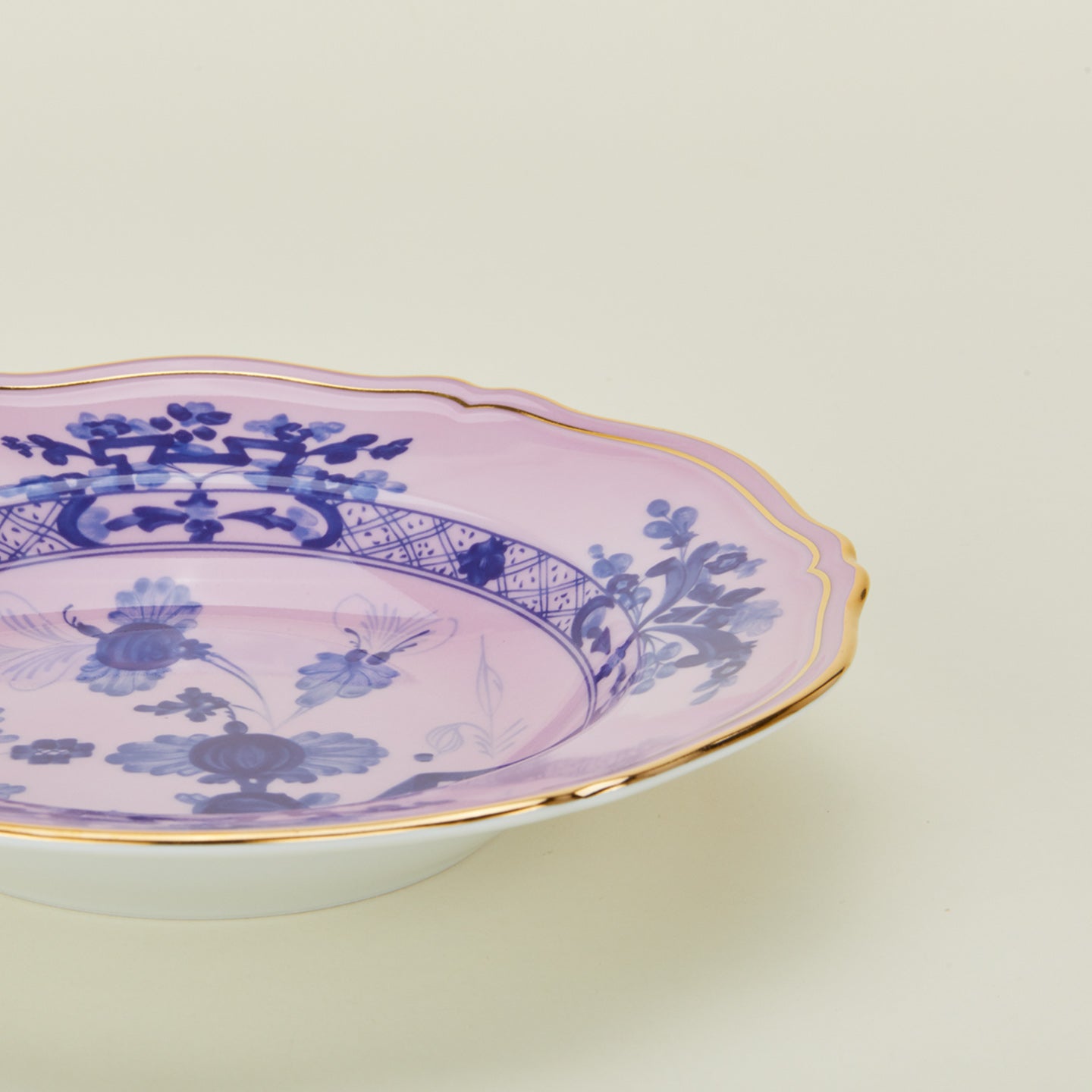 Ginori soup plate in azalea detail