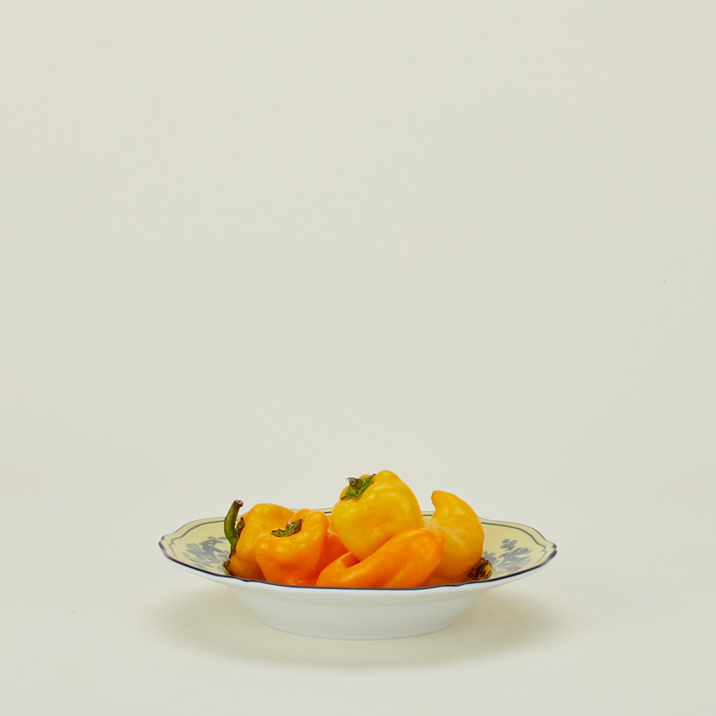 Ginori soup plate in citrino with peppers