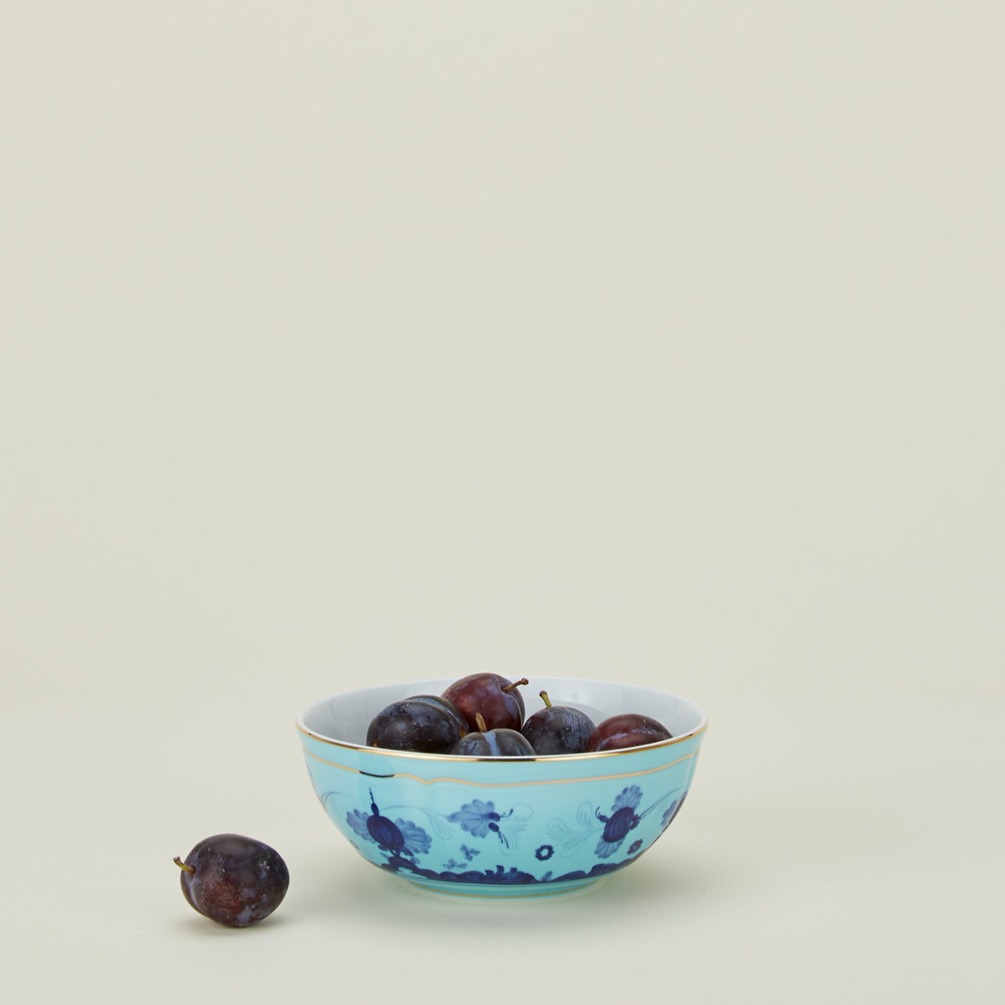 Ginori bowl in iris with plums