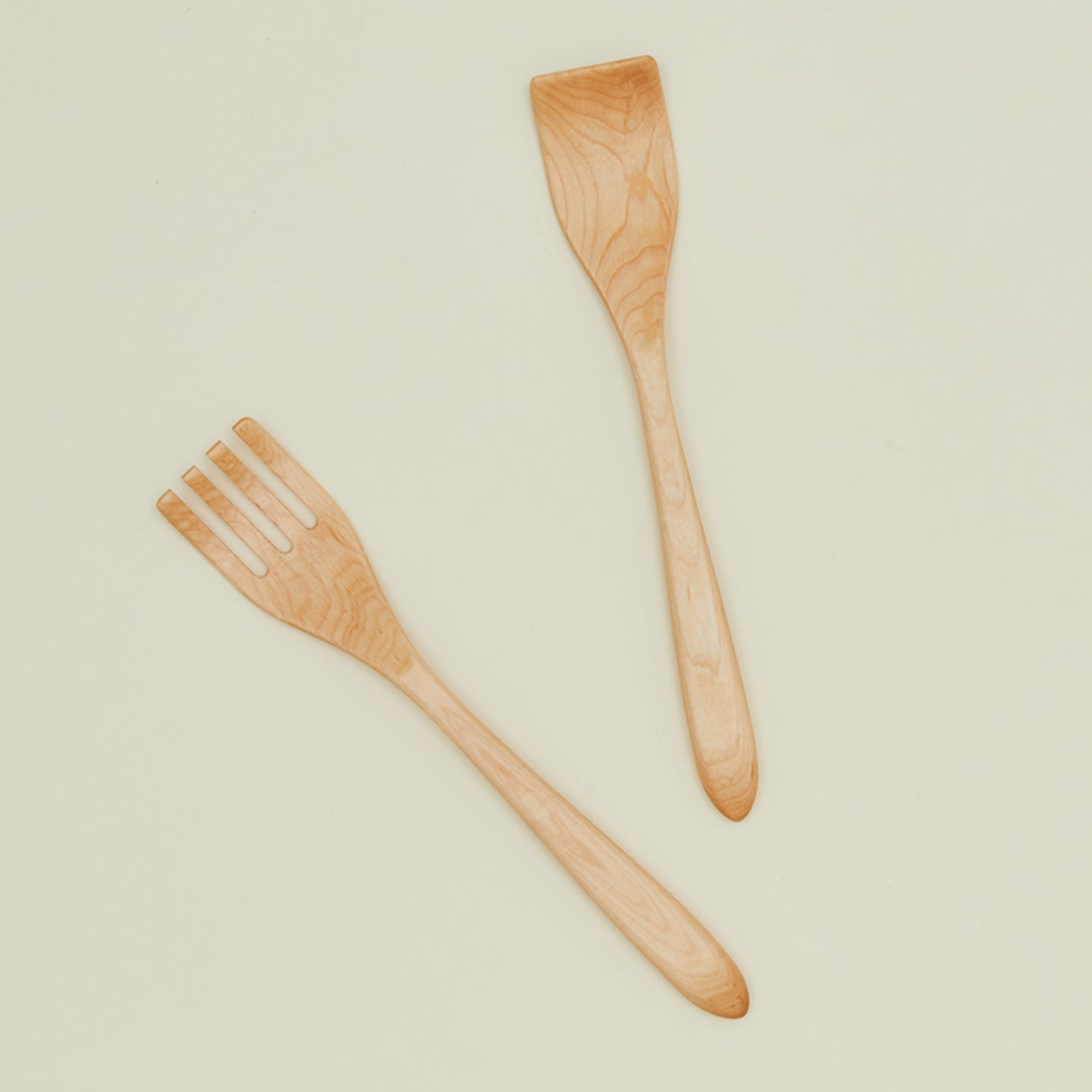 Salad servers in maple