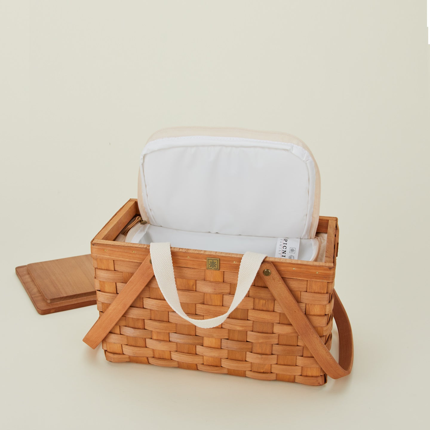 Picnic basket with view of interior