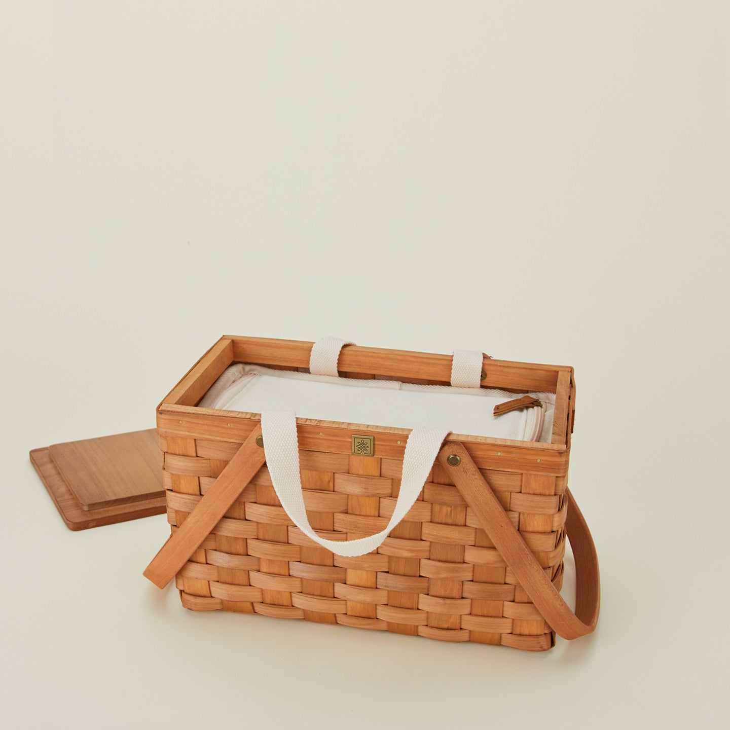 Picnic basket with view of interior