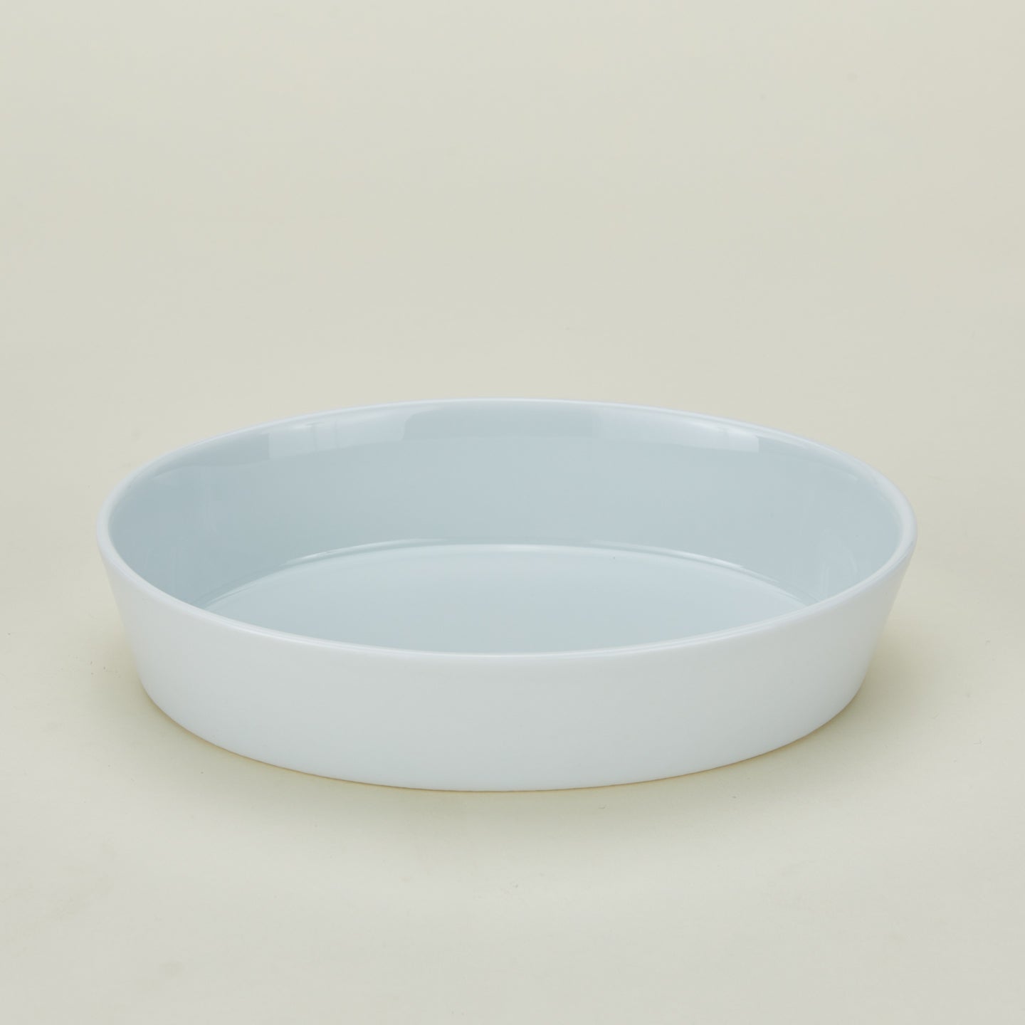 Medium porcelain deep oval baker in white