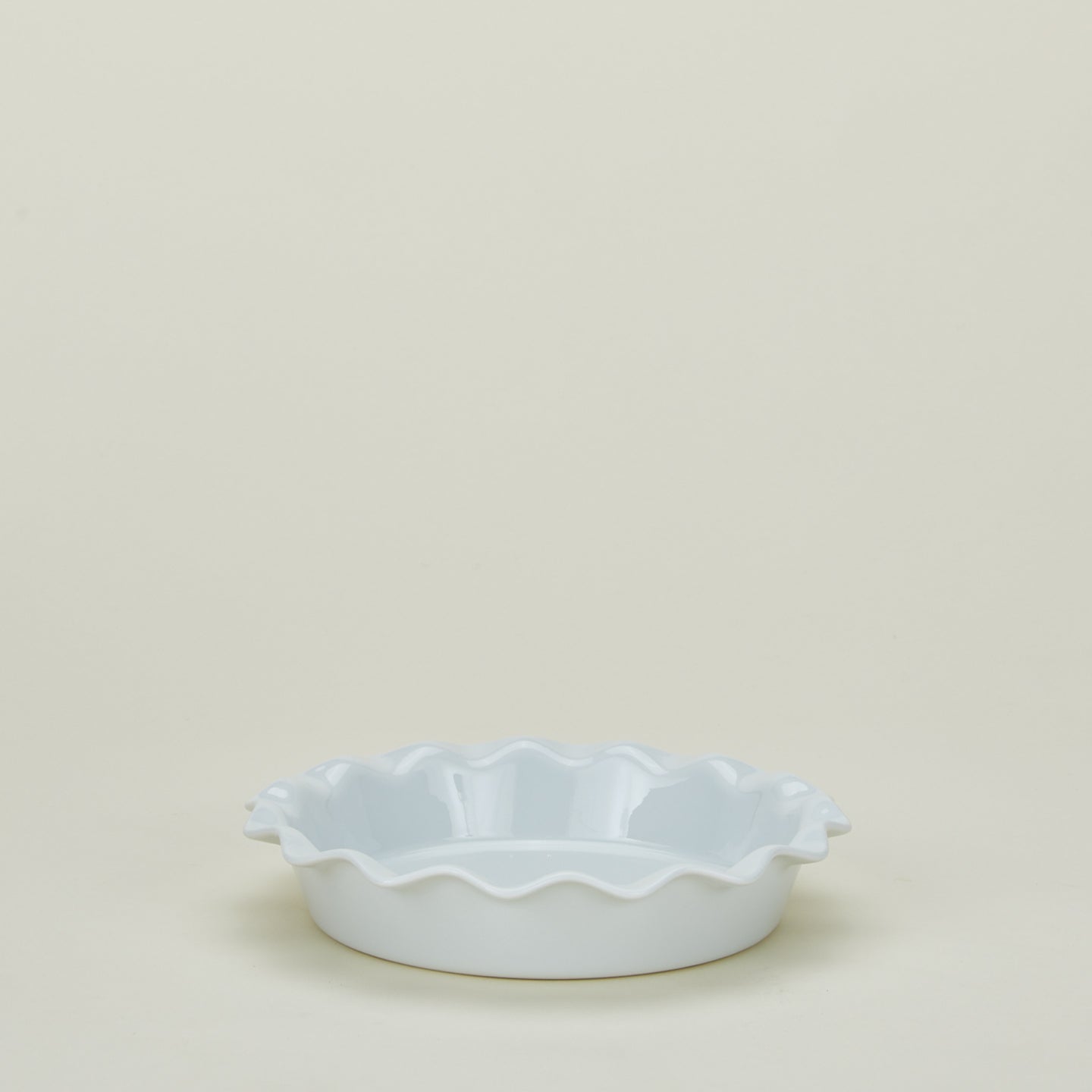 Porcelain pie dish in white