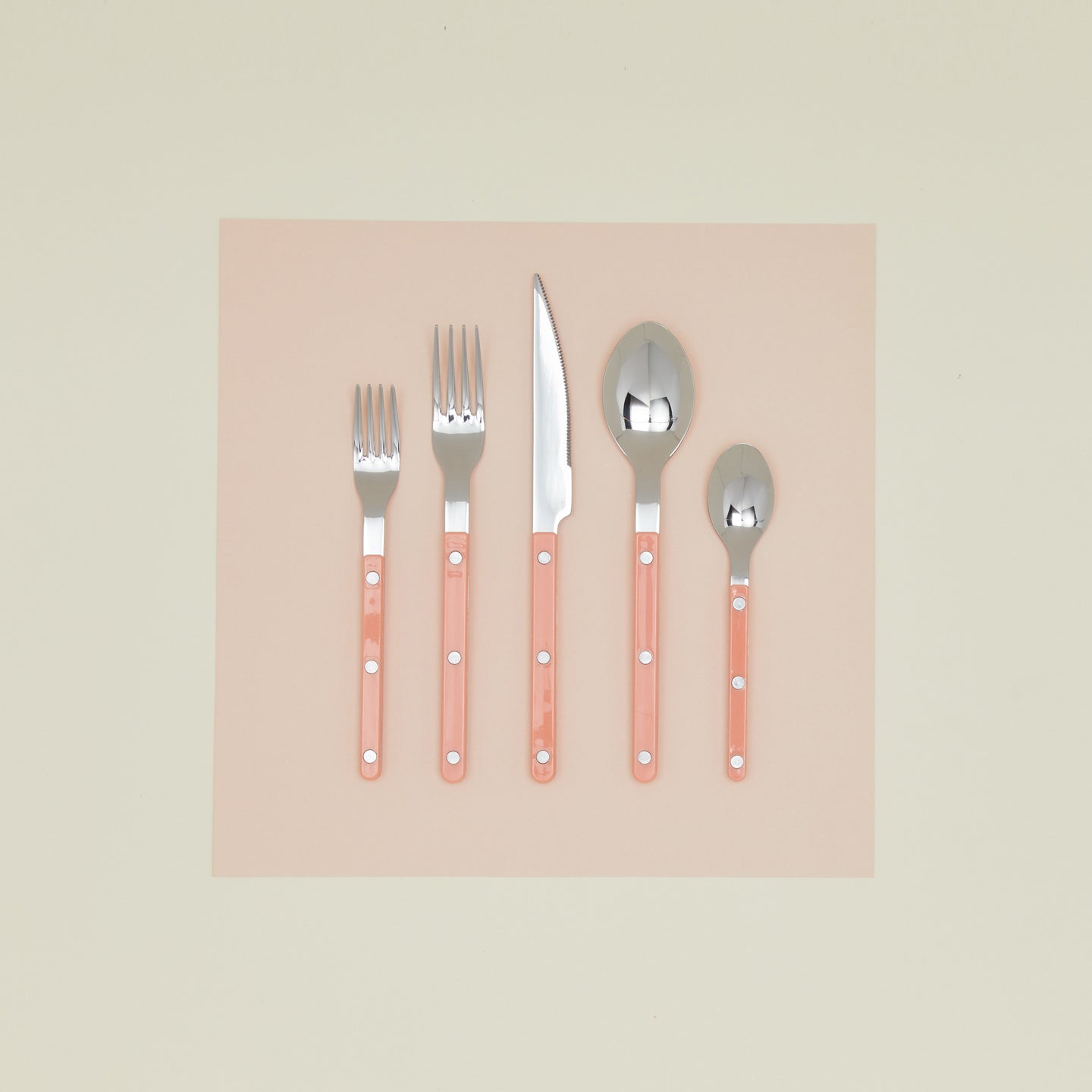 Bistrot Flatware in nude pink.