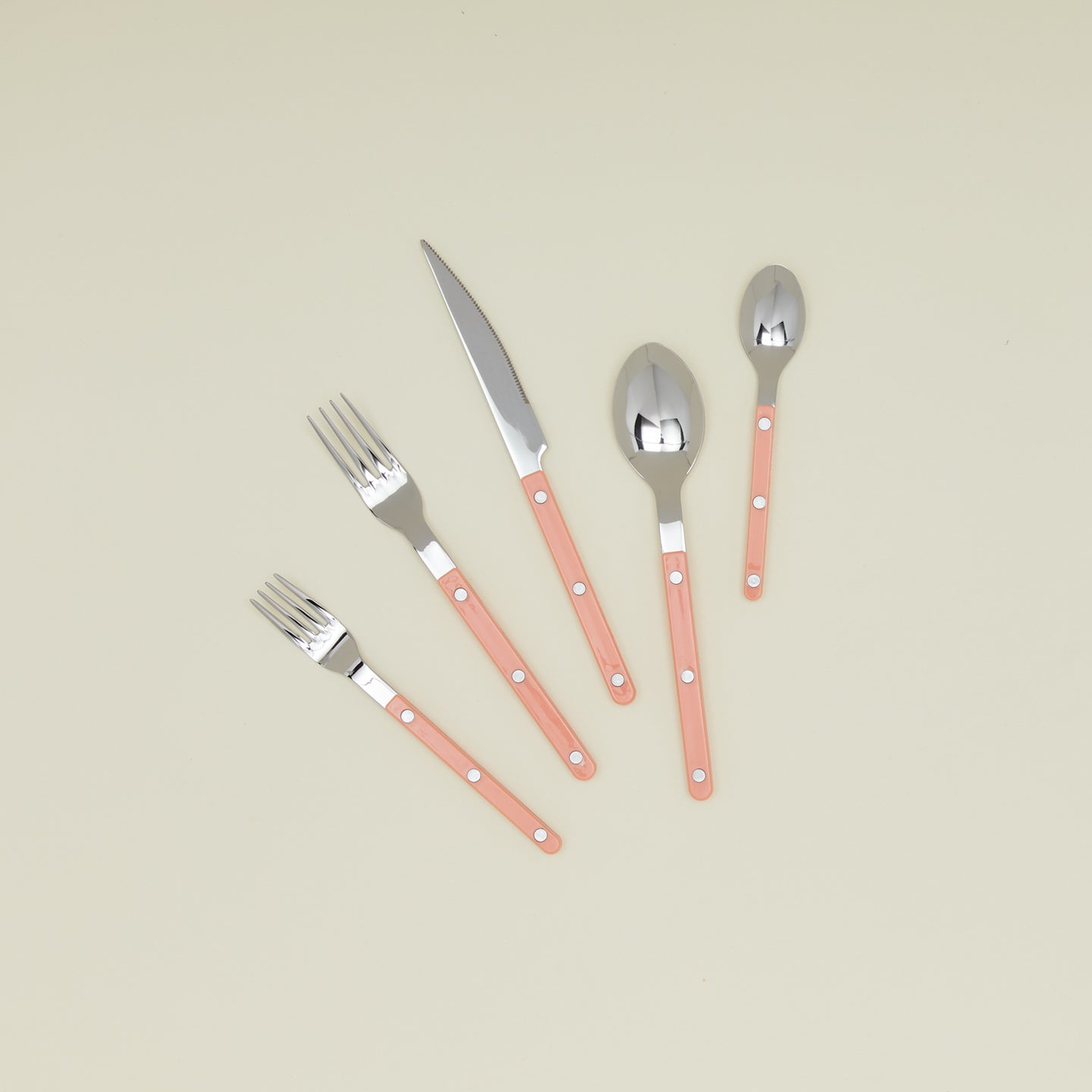 Bistrot Flatware in nude pink.