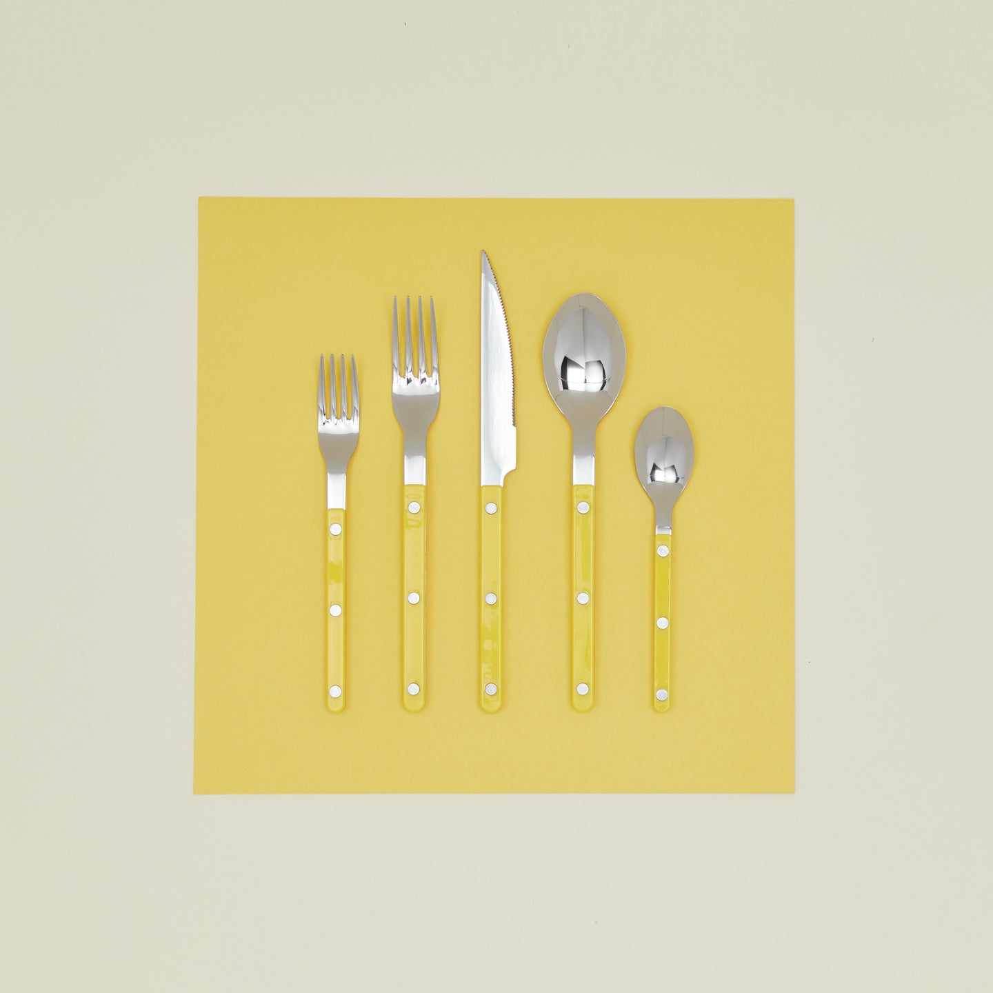 Bistrot Flatware in yellow.