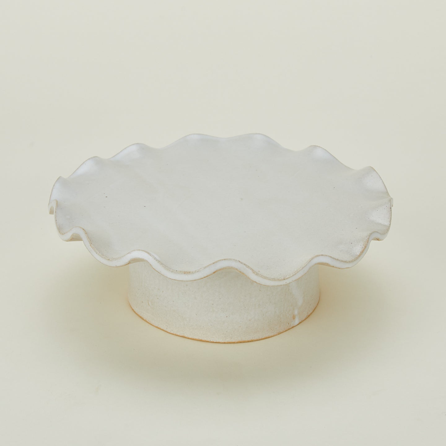 Ruffle edge pedestal