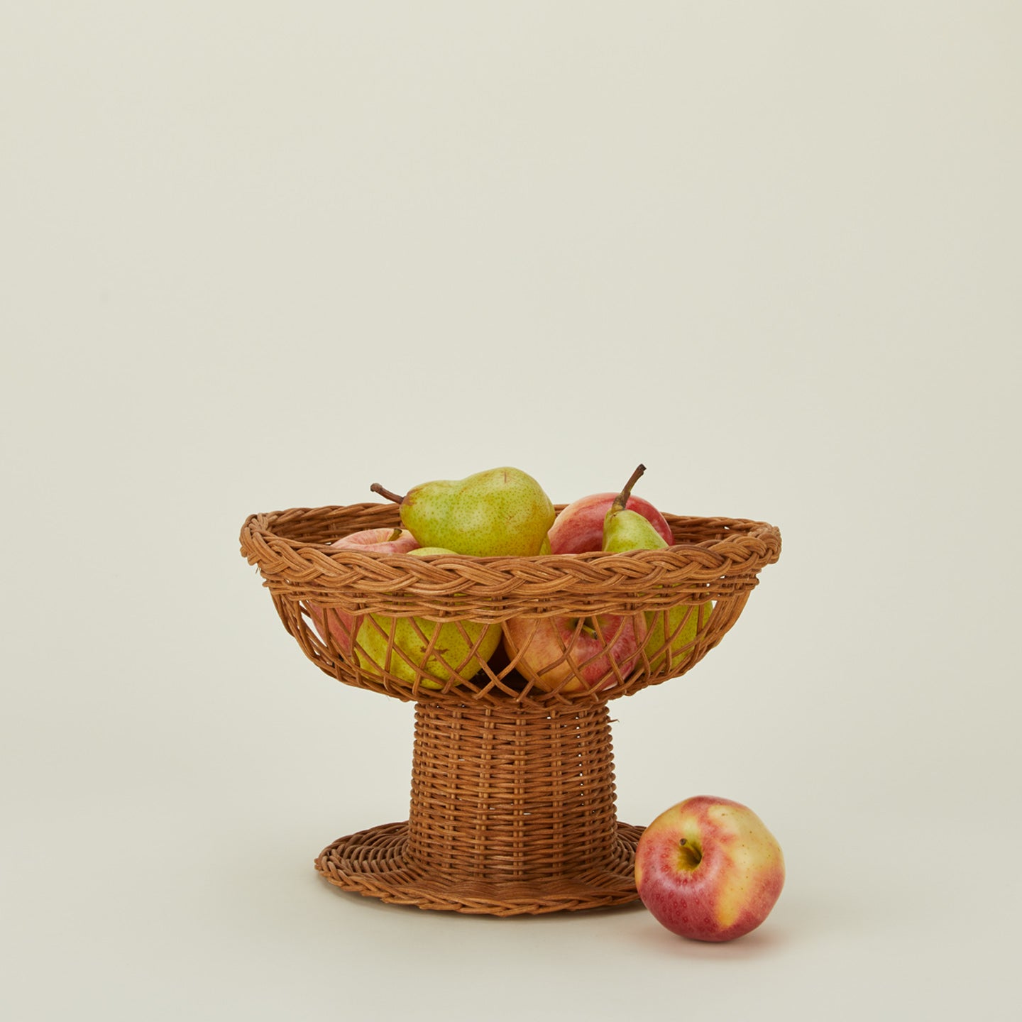 Peche fruit bowl with apples and pears