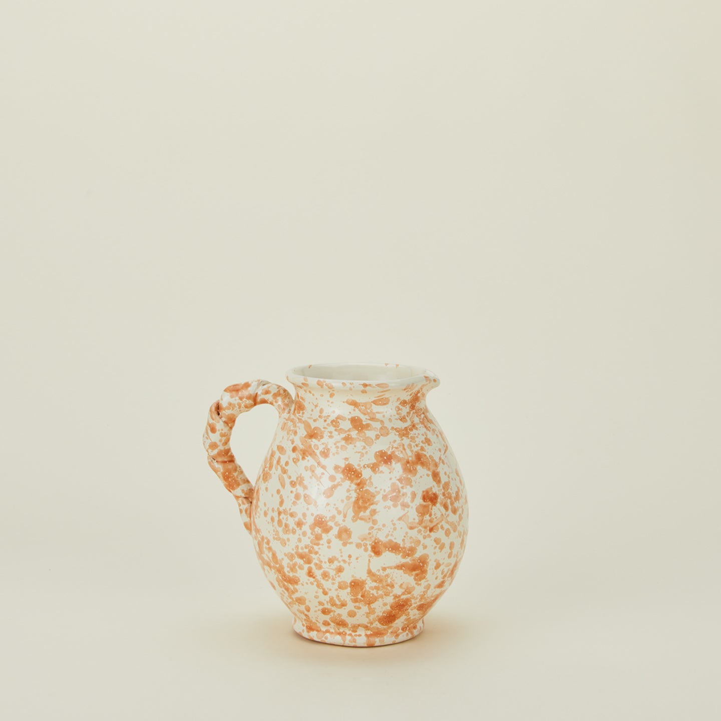 Splatter cigno jug in tan and ivory