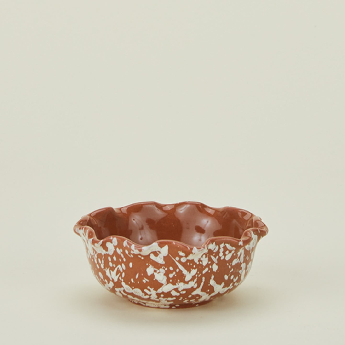 Splatter scallop bowl in terracotta and ivory