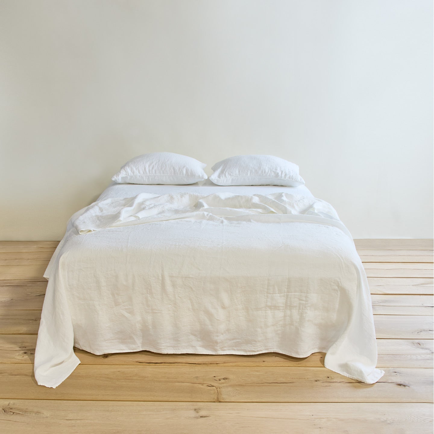 Simple linen bedding in white