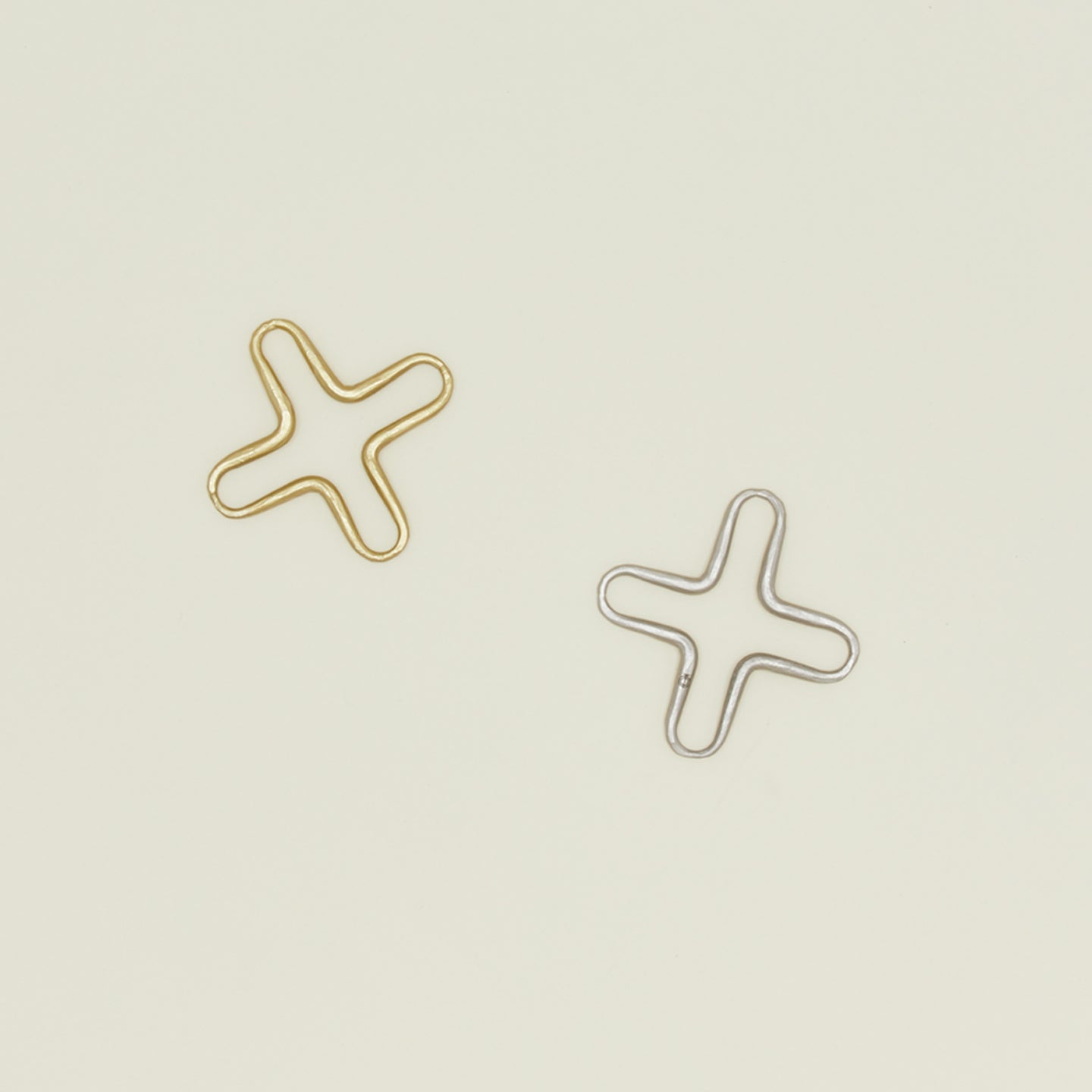 The collective forged mini trivet set in pewter and brass