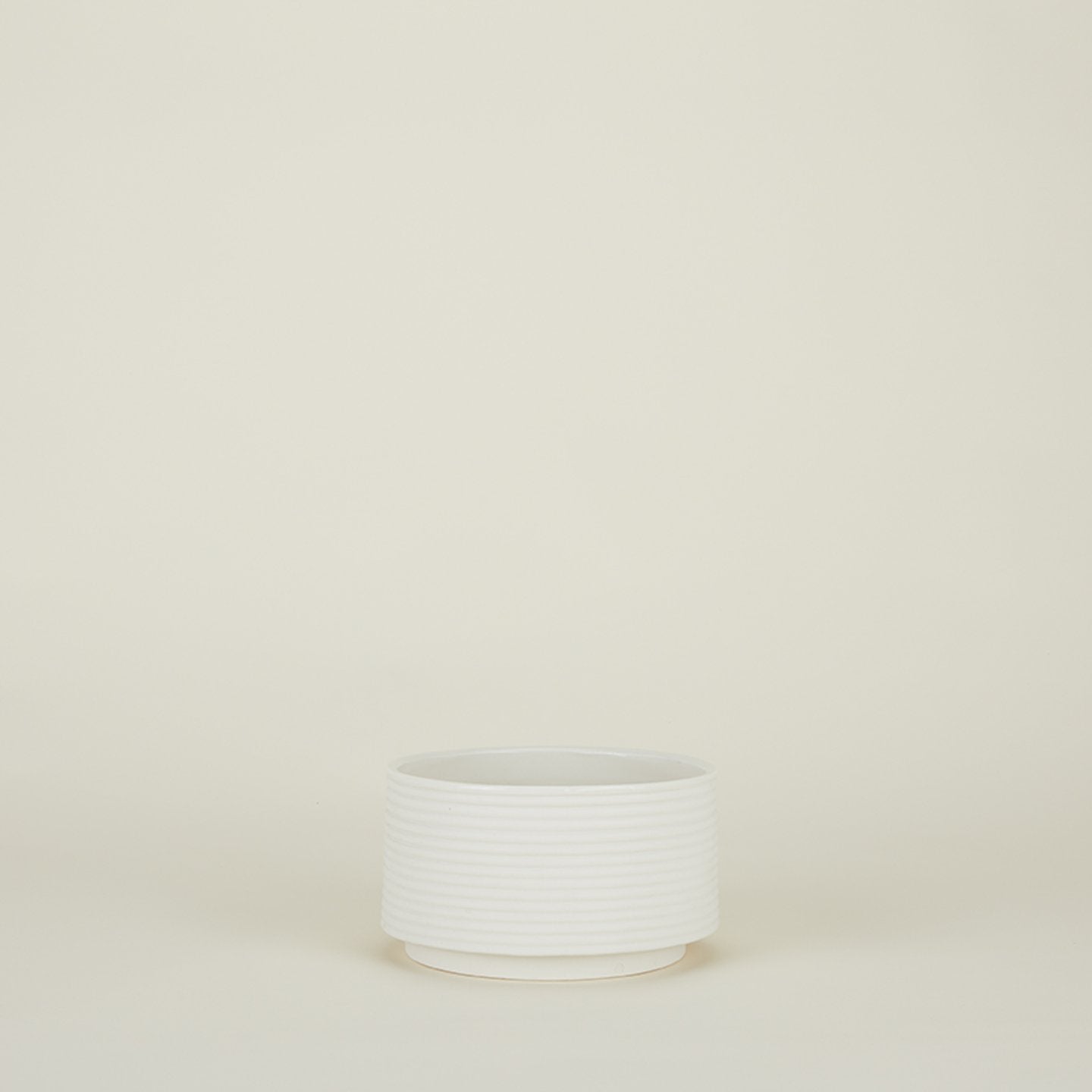 Contour Ribbed Planter - White