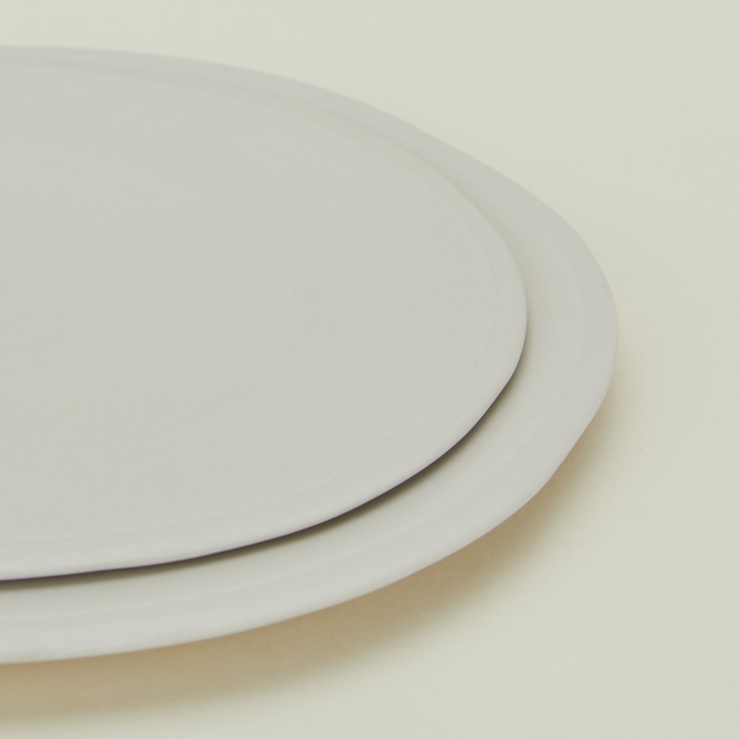 Close up of Atelier Dinner Plate and Atelier Dinner Plate stacked.