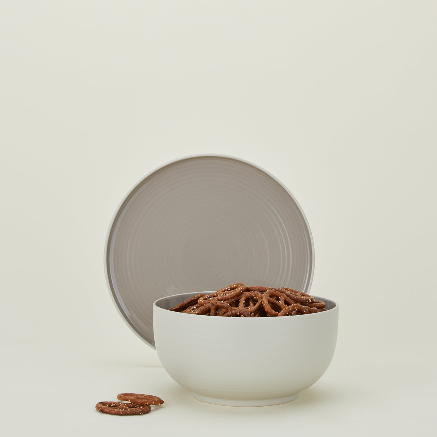 Essential Serveware, 2 Piece Set - Light Grey