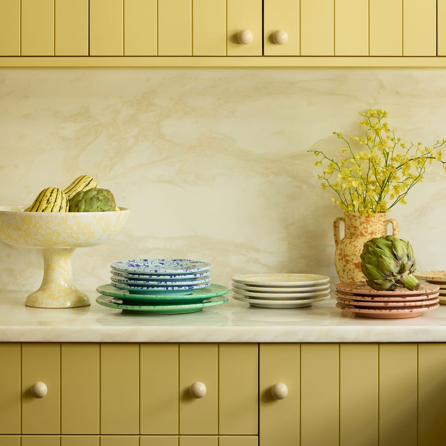 Kitchen with splatterware dinnerare and serveware.
