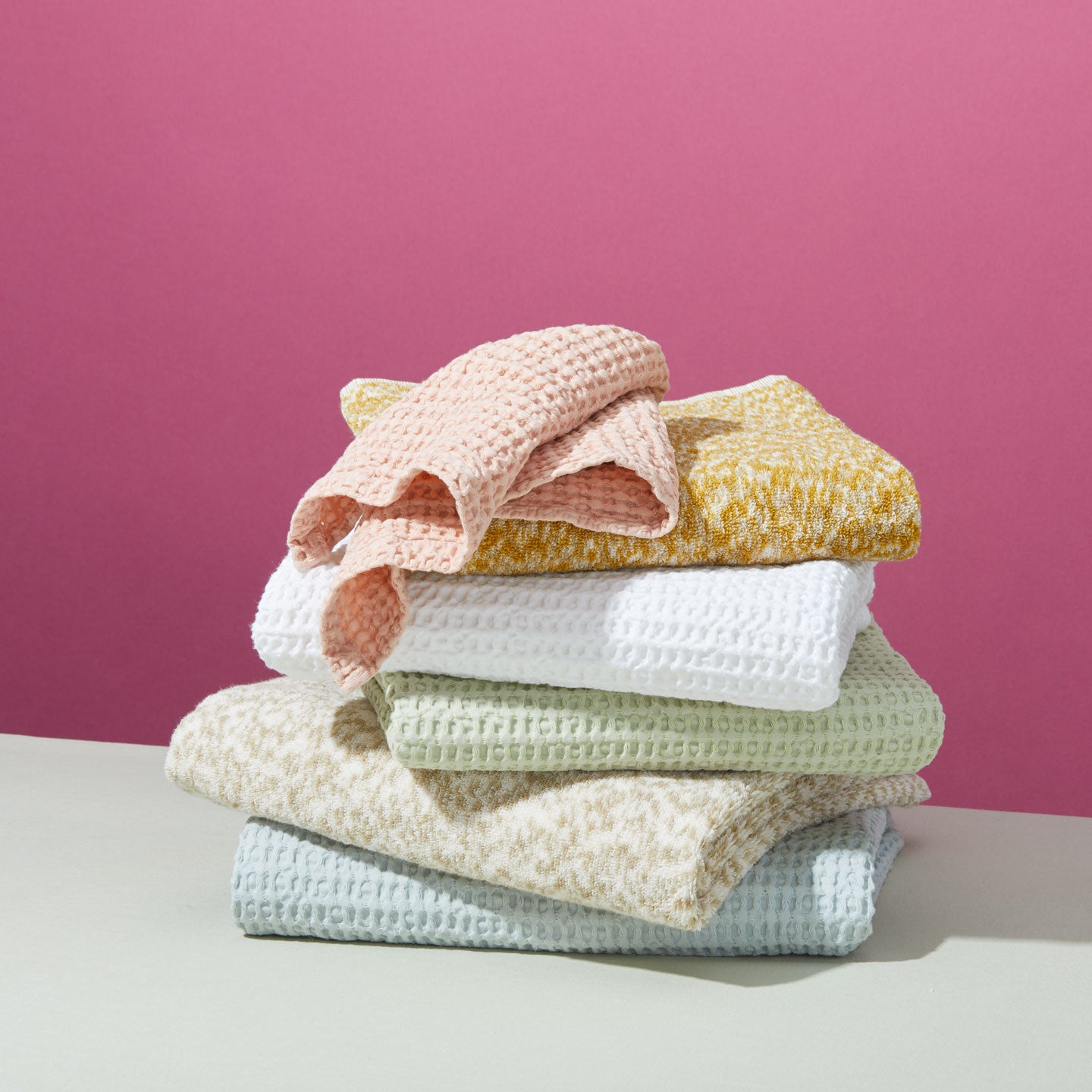 KURTS MOTEL TOWEL Green Cotton Beach Towel by KURT GEIGER LONDON