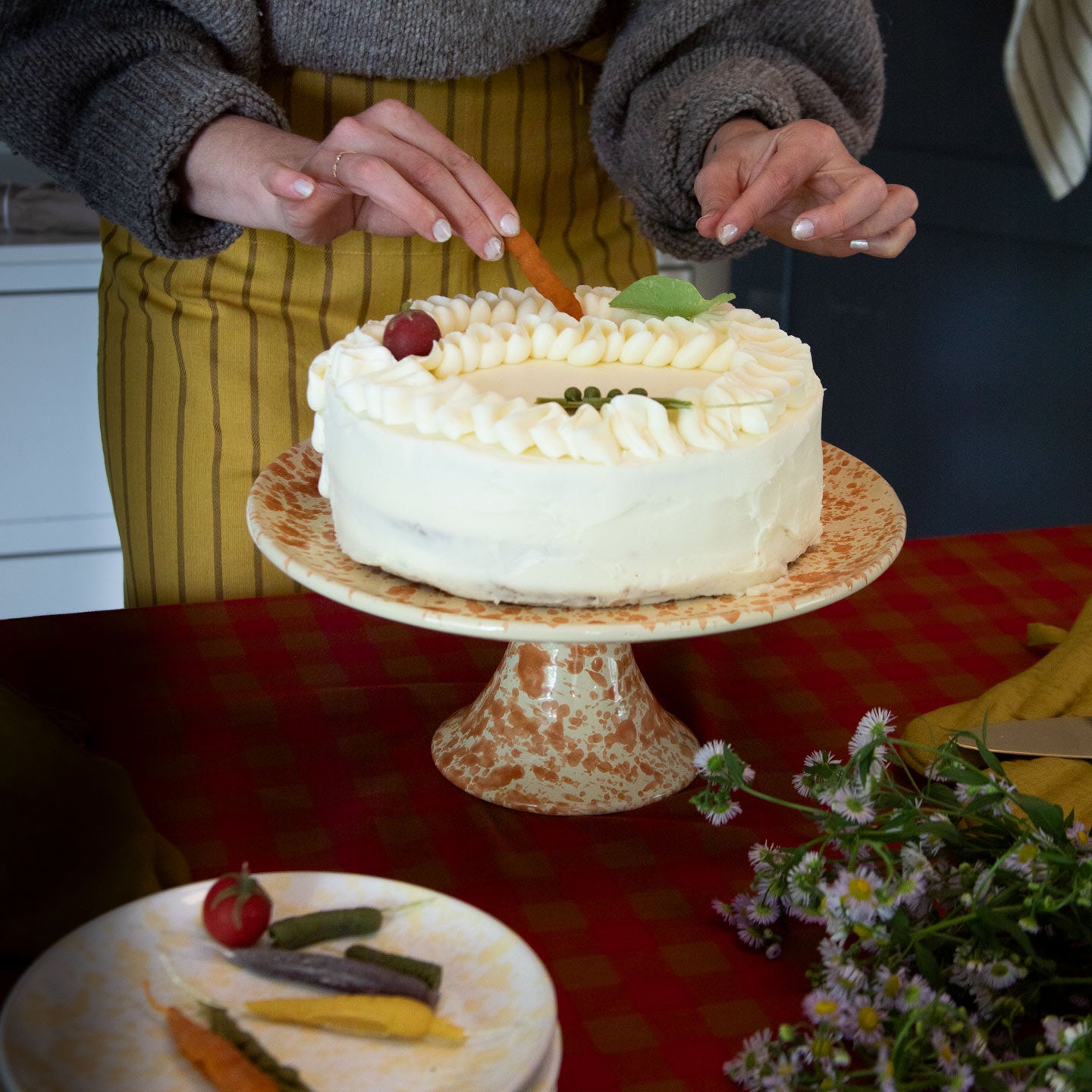 Splatter Cake Stand - Light Grey/White