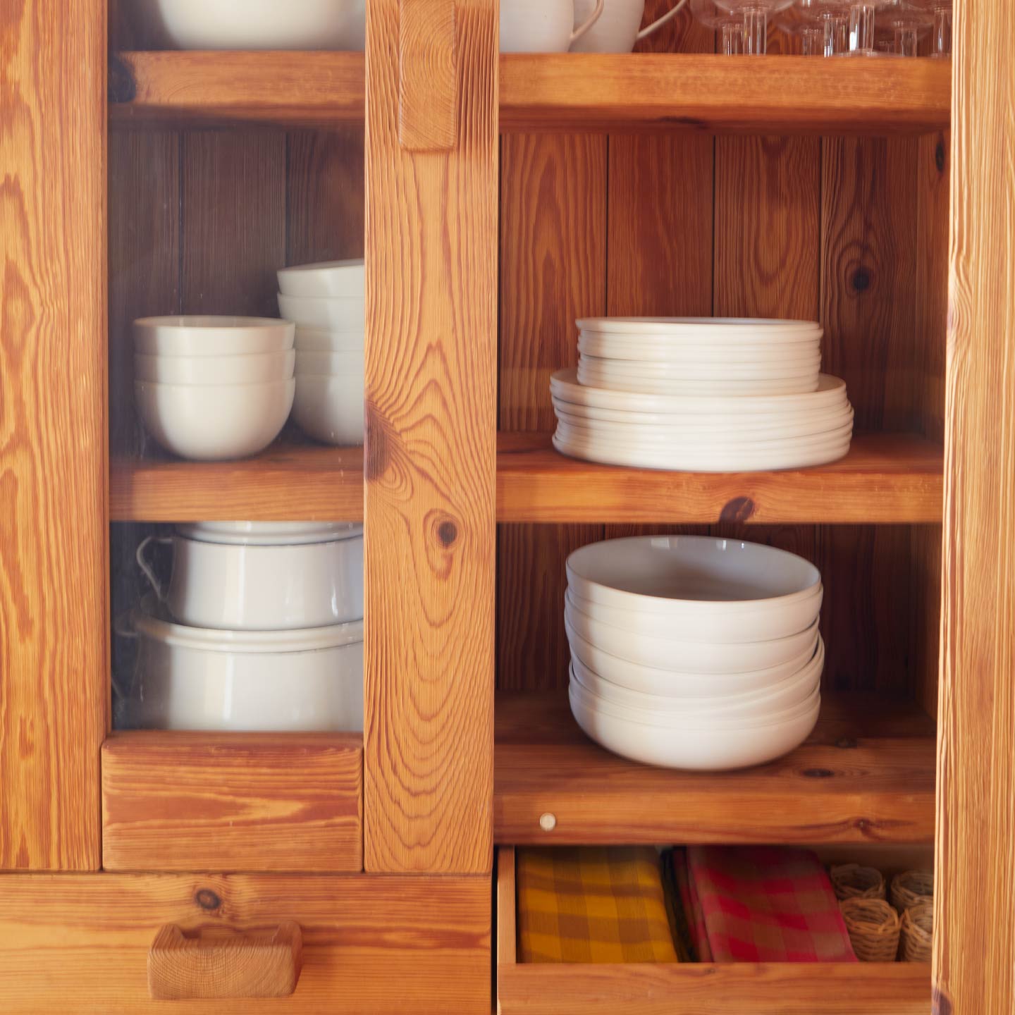 Simple 16-Piece Fine Porcelain Dinnerware Set | Hawkins New York