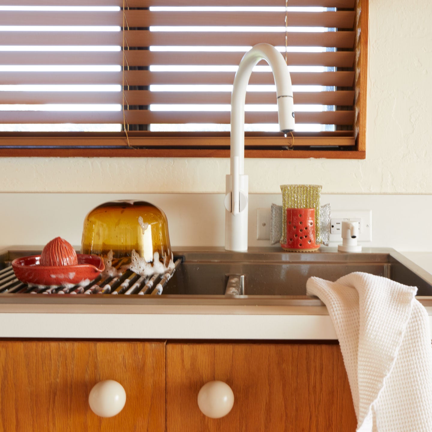 Essential Waffle Dish Towel - Ivory/White – Hawkins New York