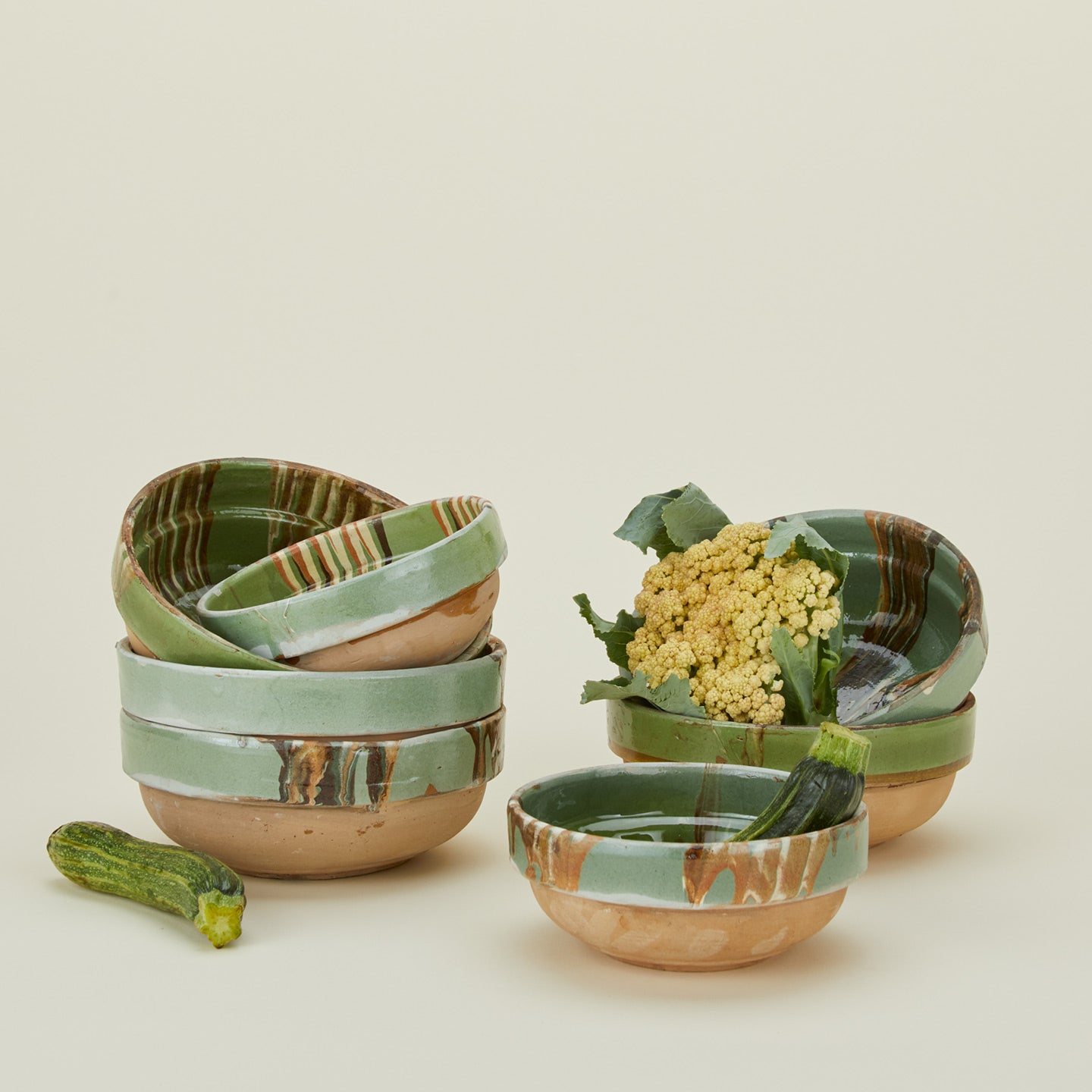 Marbleized glazed bowl family