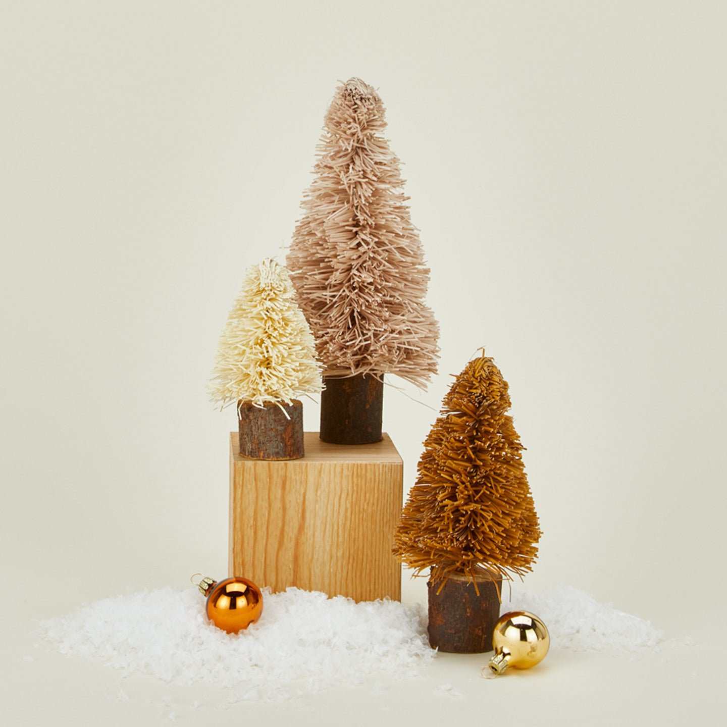 Bottlebrush tree set in neutral