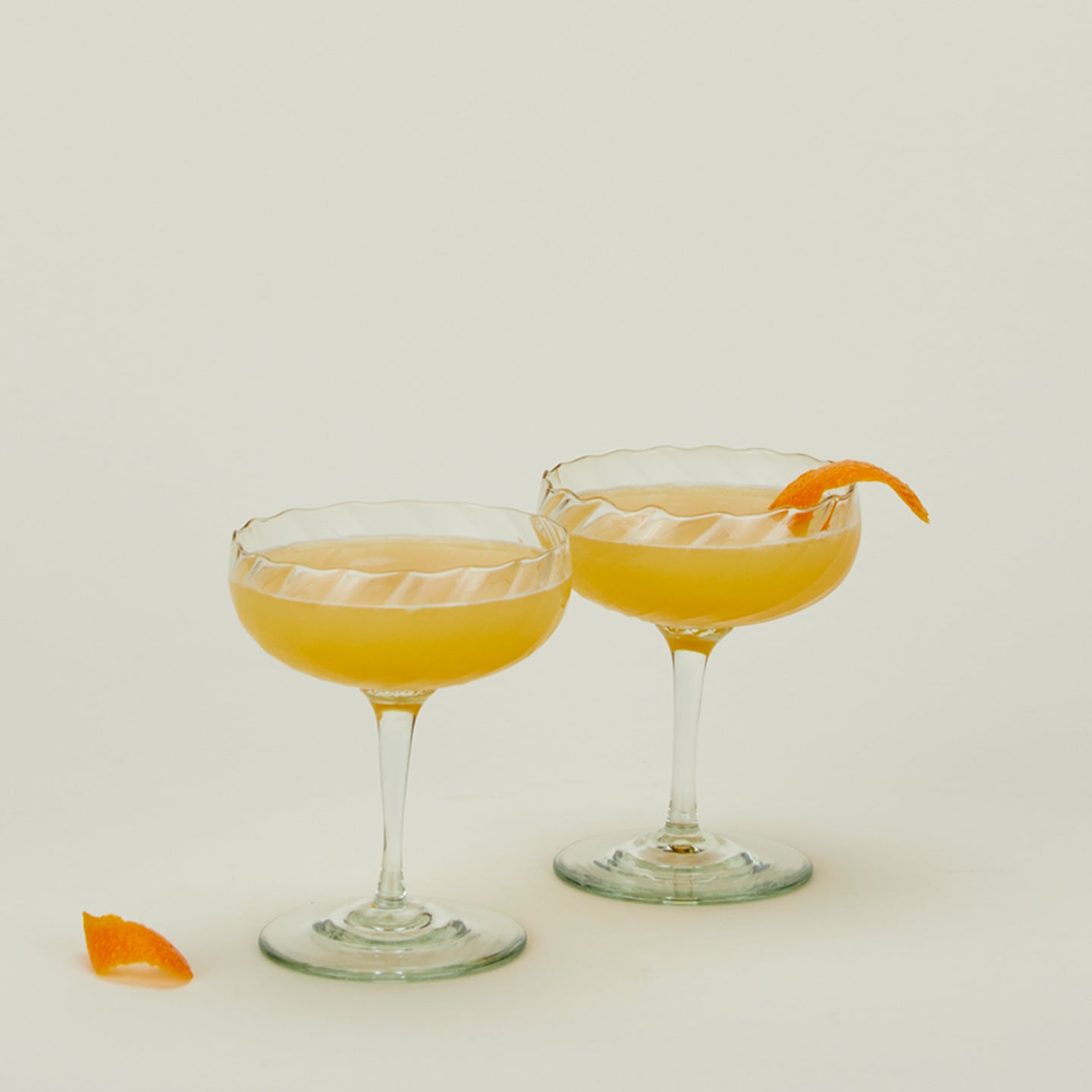 Bow glassware coupes in optic