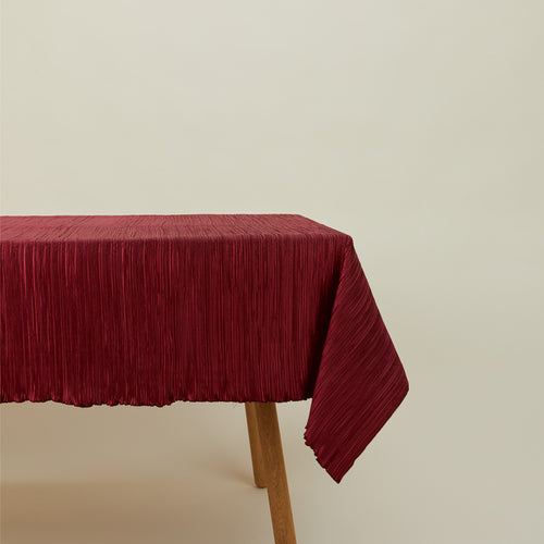 Cahaya pleated tablecloth in red on table