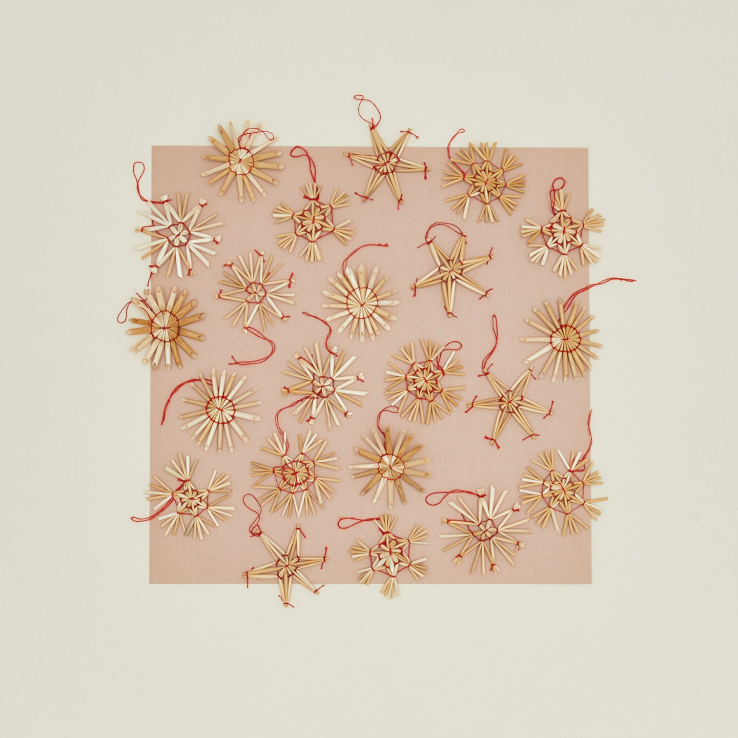 Straw ornaments set of 22 